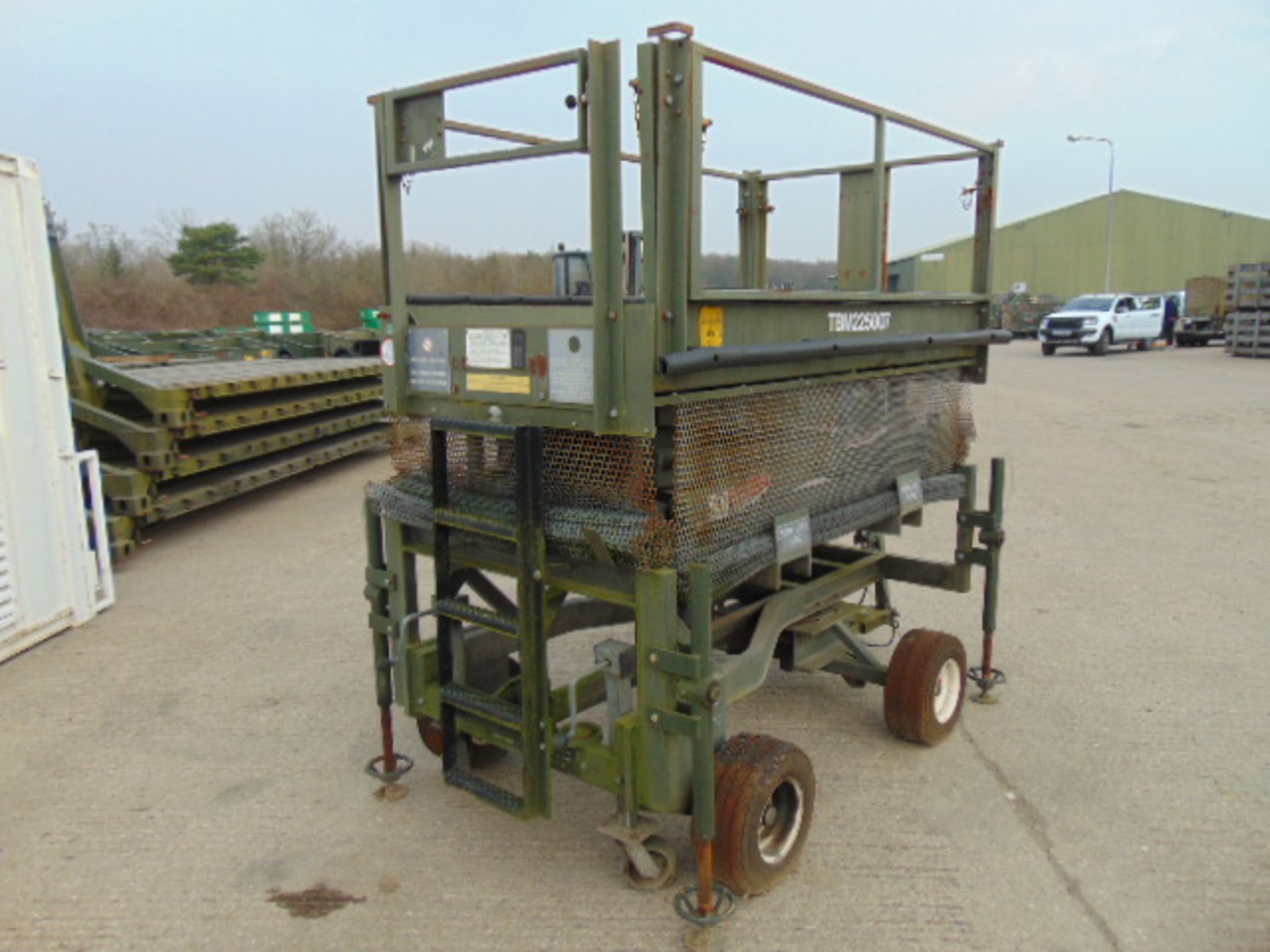 UK Lift 4m Mobile Hydraulic Work Platform - Image 3 of 11