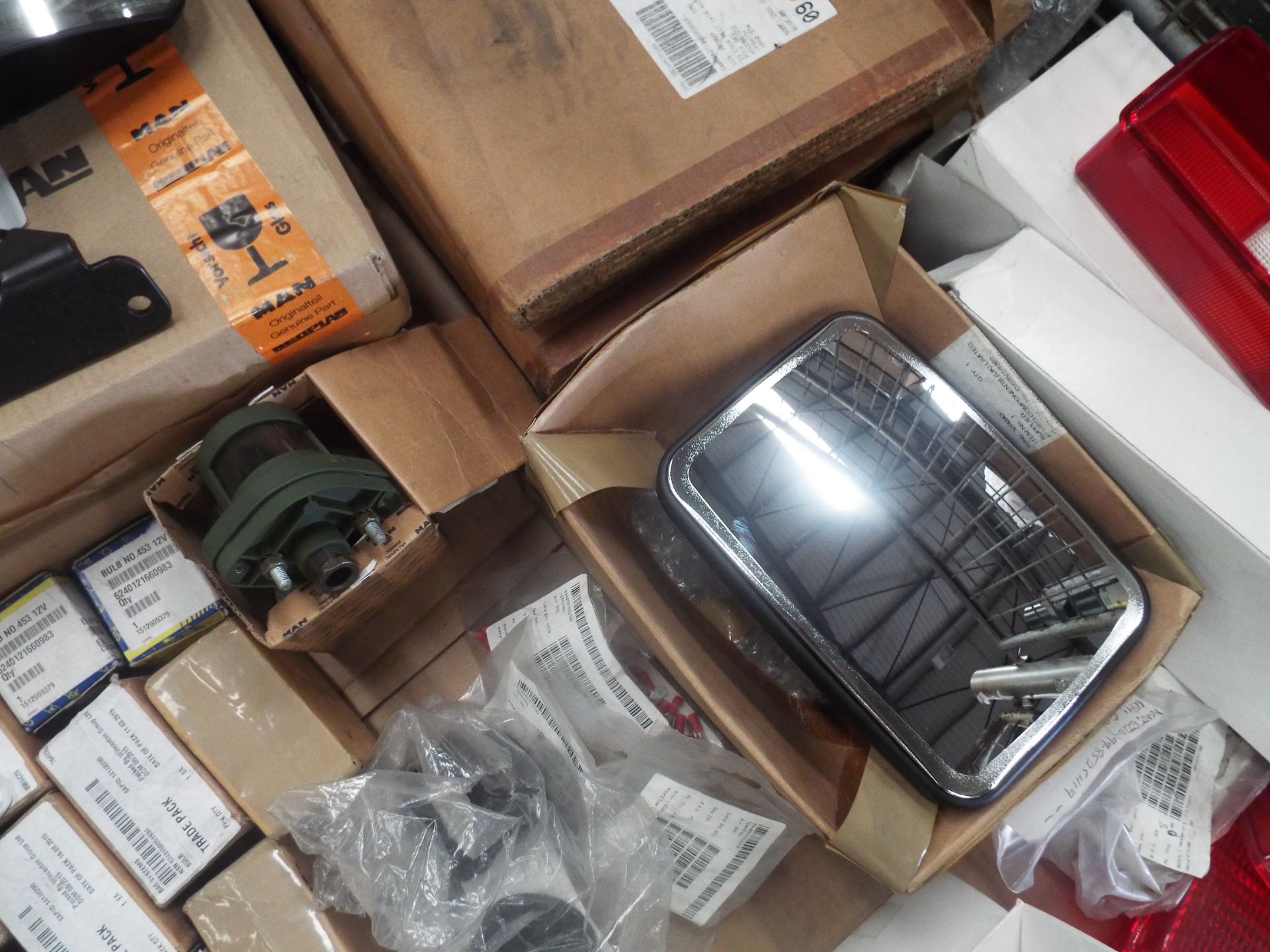 Mixed Stillage of Truck Parts inc Lamps, Lenses, Mirrors, Bulbs etc - Image 4 of 8