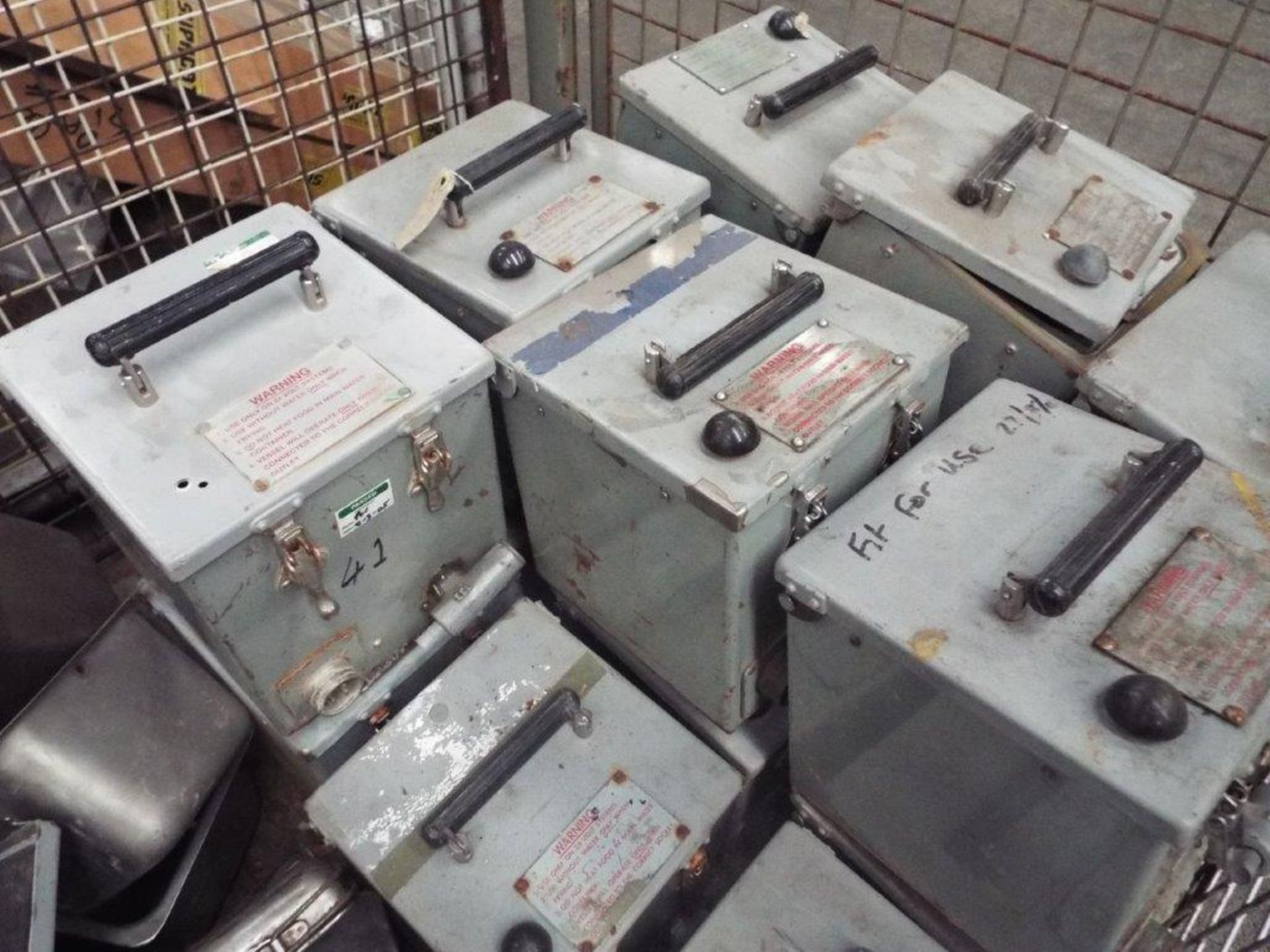 Mixed Stillage of 16 x Cooking Vessels and Mixed Mess Tins - Image 2 of 5