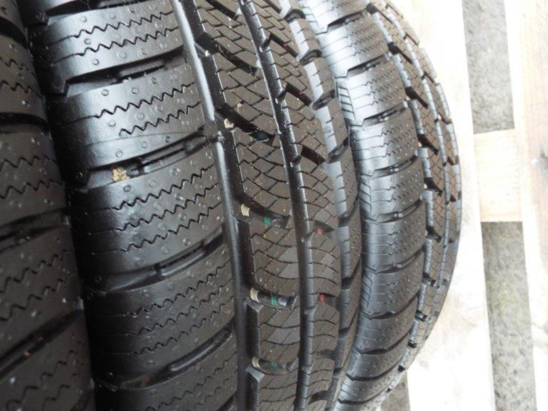 4 x Continental Vancowinter 2 225/75 R16 C Winter Tyres - Bild 8 aus 10