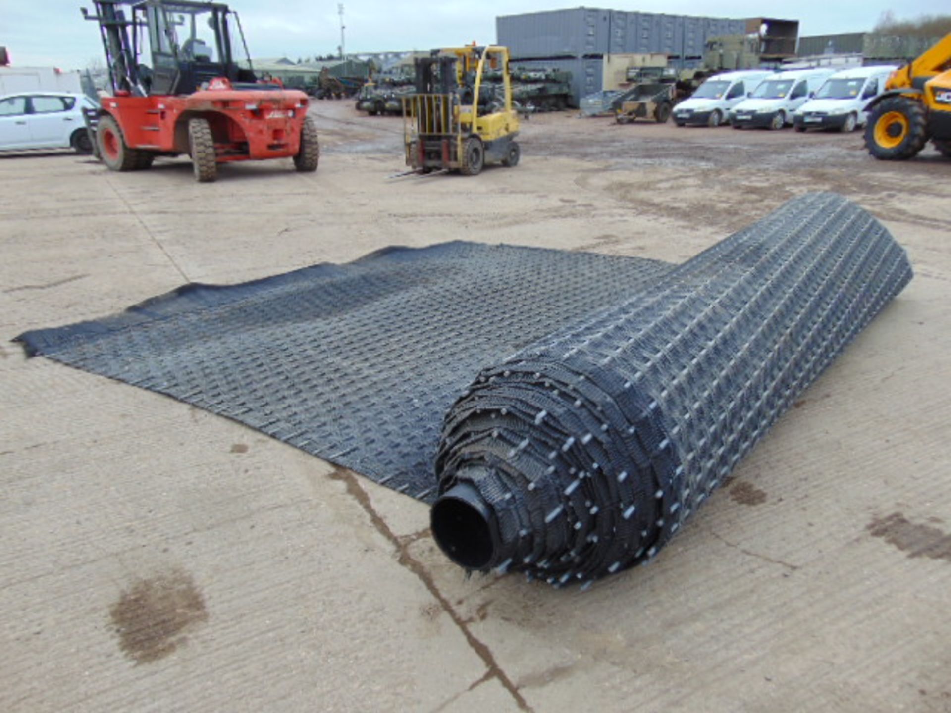 Heavy Duty Mammoth Mat Temporary Roadway 30m x 4m - Bild 2 aus 5