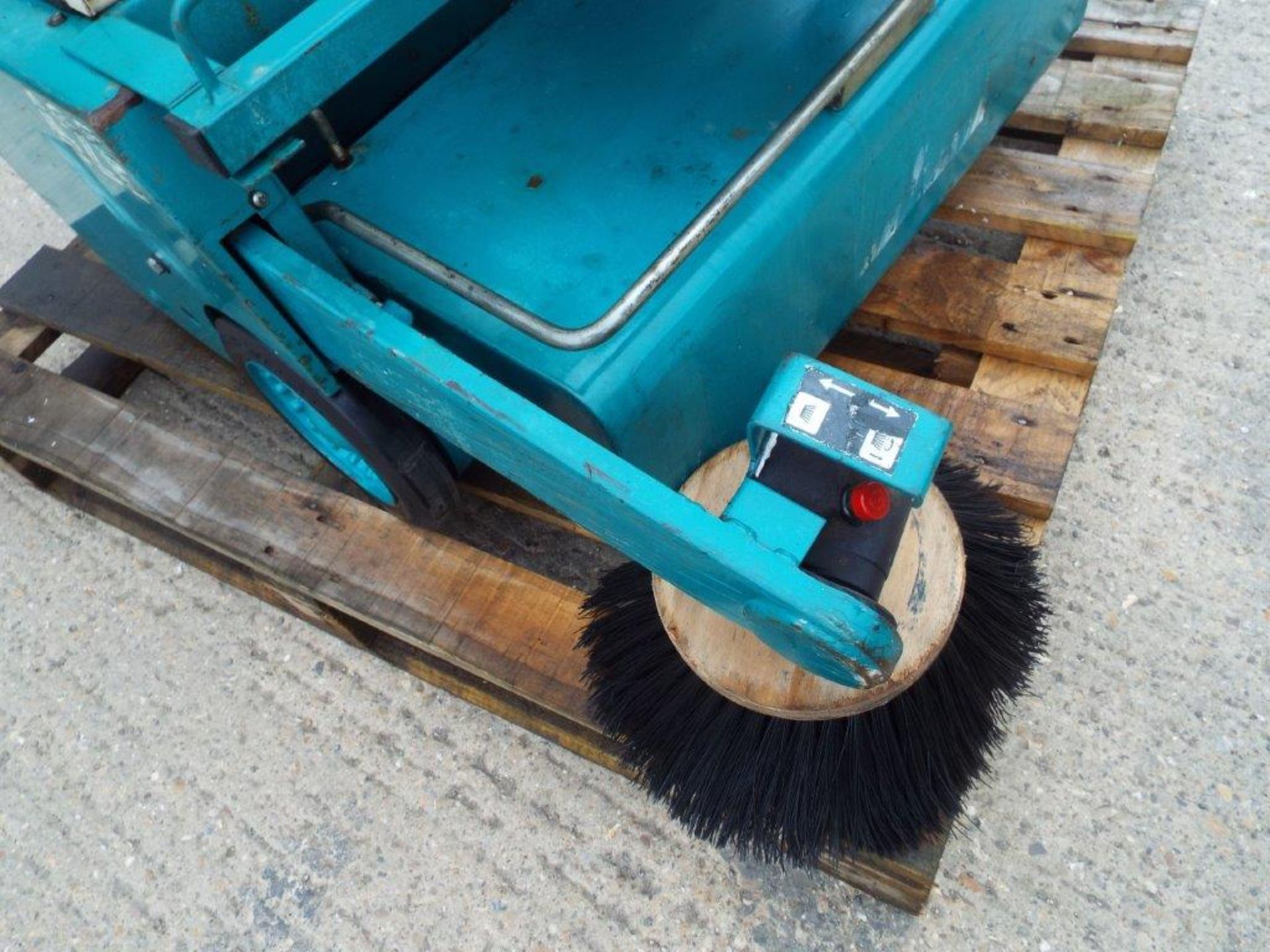 Tennant 42E Walk Behind Electric Sweeper - Image 10 of 15
