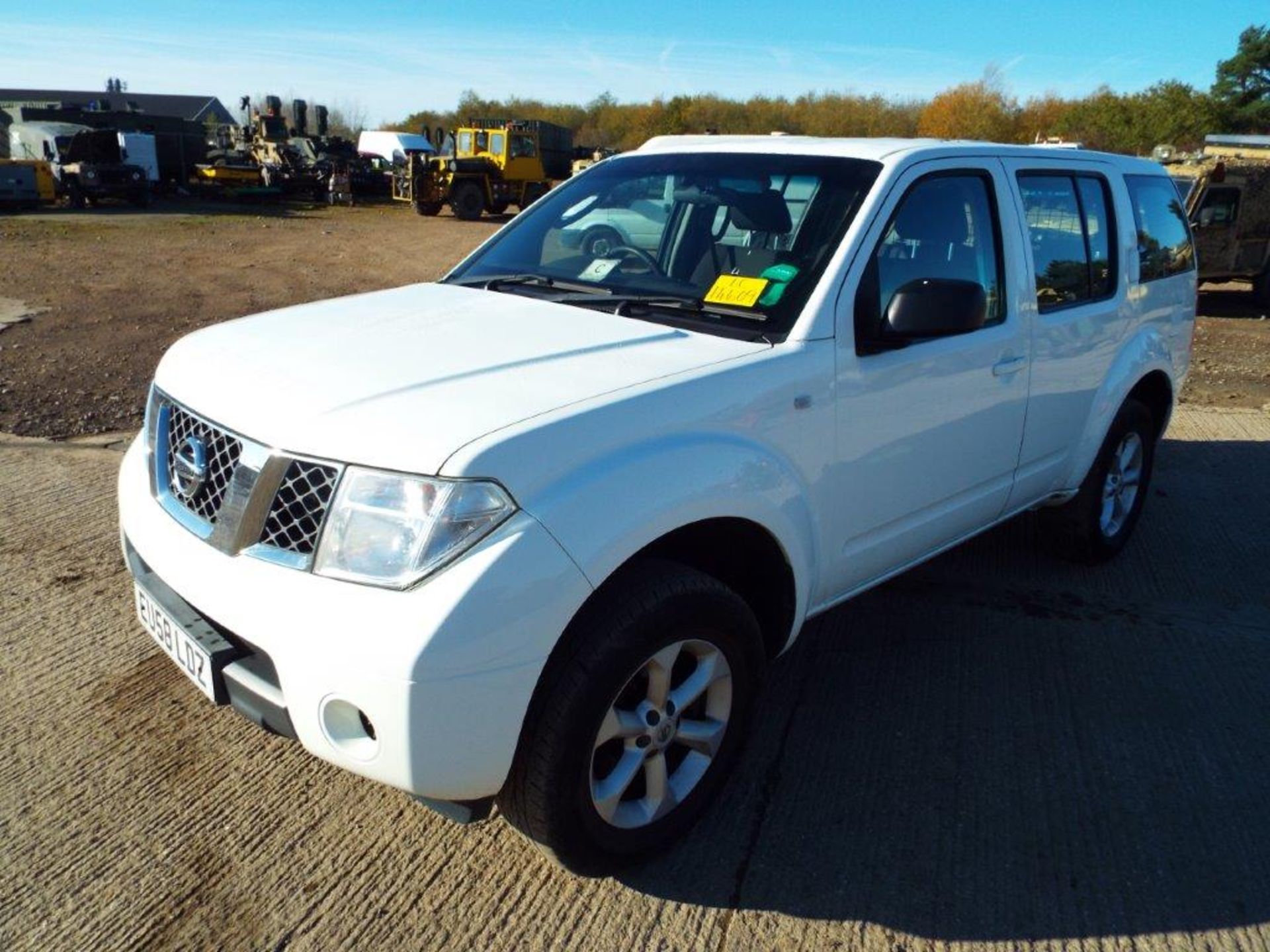 Nissan Pathfinder Trek 2.5DCi - Image 3 of 25