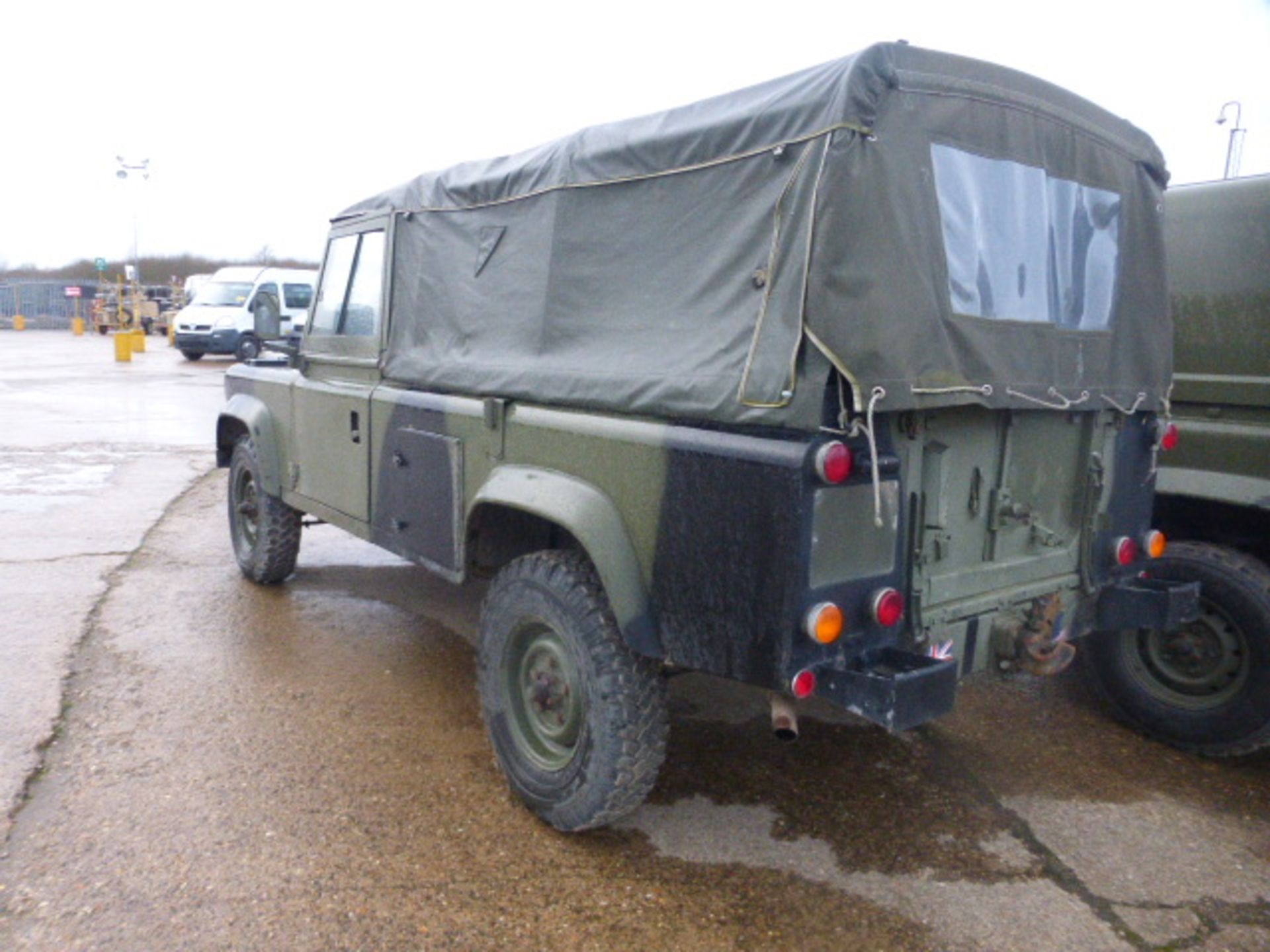 Land Rover 110 soft top with rear seats, RHD, 2.5 N/A diesel engine, Wolf wheels, etc. 22,000 KMs. - Image 3 of 4