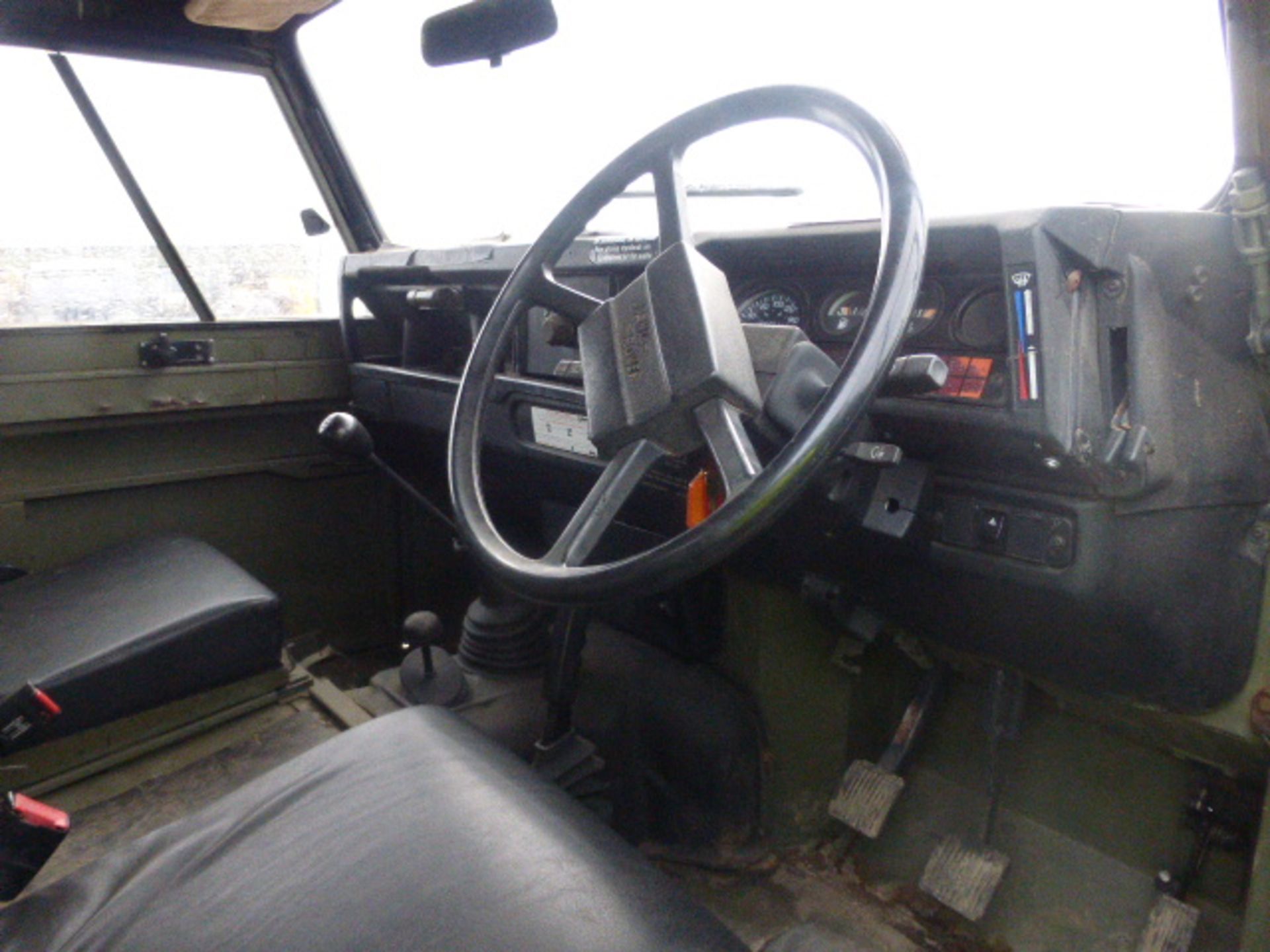 Land Rover 110 soft top with rear seats, RHD, 2.5 N/A diesel engine, Wolf wheels, etc. 22,000 KMs. - Image 4 of 4