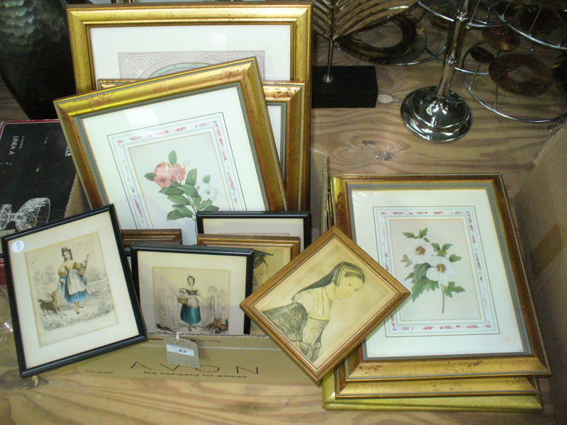 A Set of botanical prints , gilt frames, a set of four 19th century coloured engravings , England,