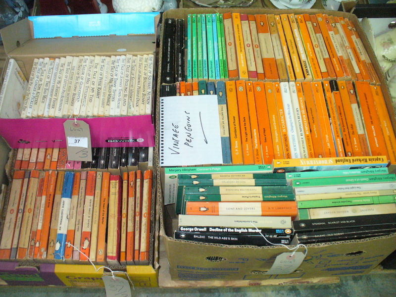 A Set of Beatrix Potter novels and a qty of vintage Penguin paperback books ( 3 boxes )