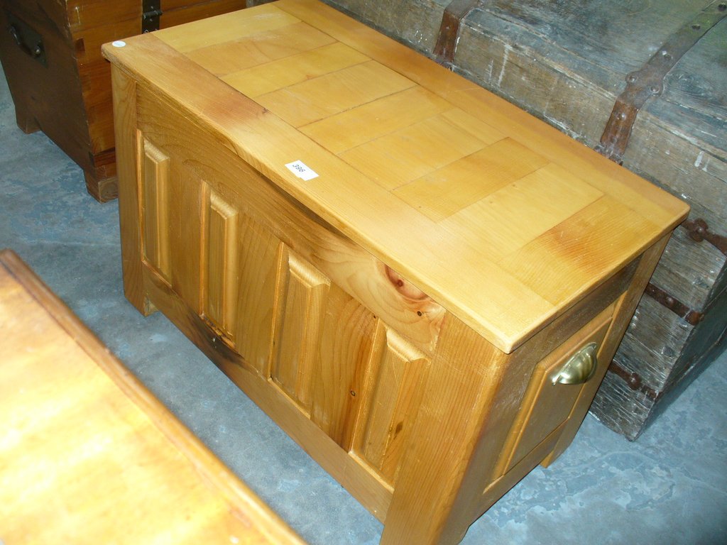 A Small pine panelled blanket chest.