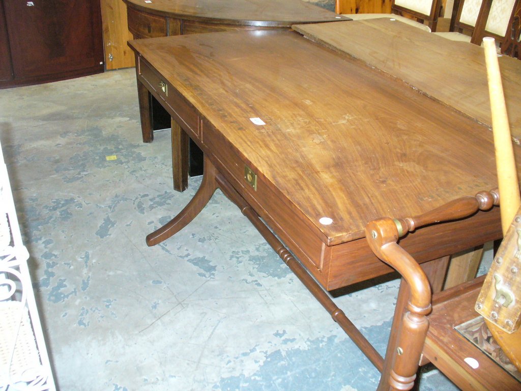 A Reproduction brass inlaid hardwood sofa table with 2 frieze drawers.