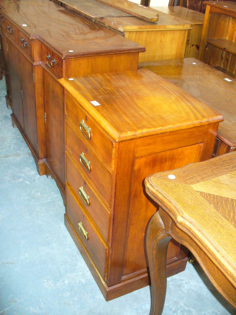 A Mahogany 4 drawer chest with brass handles.