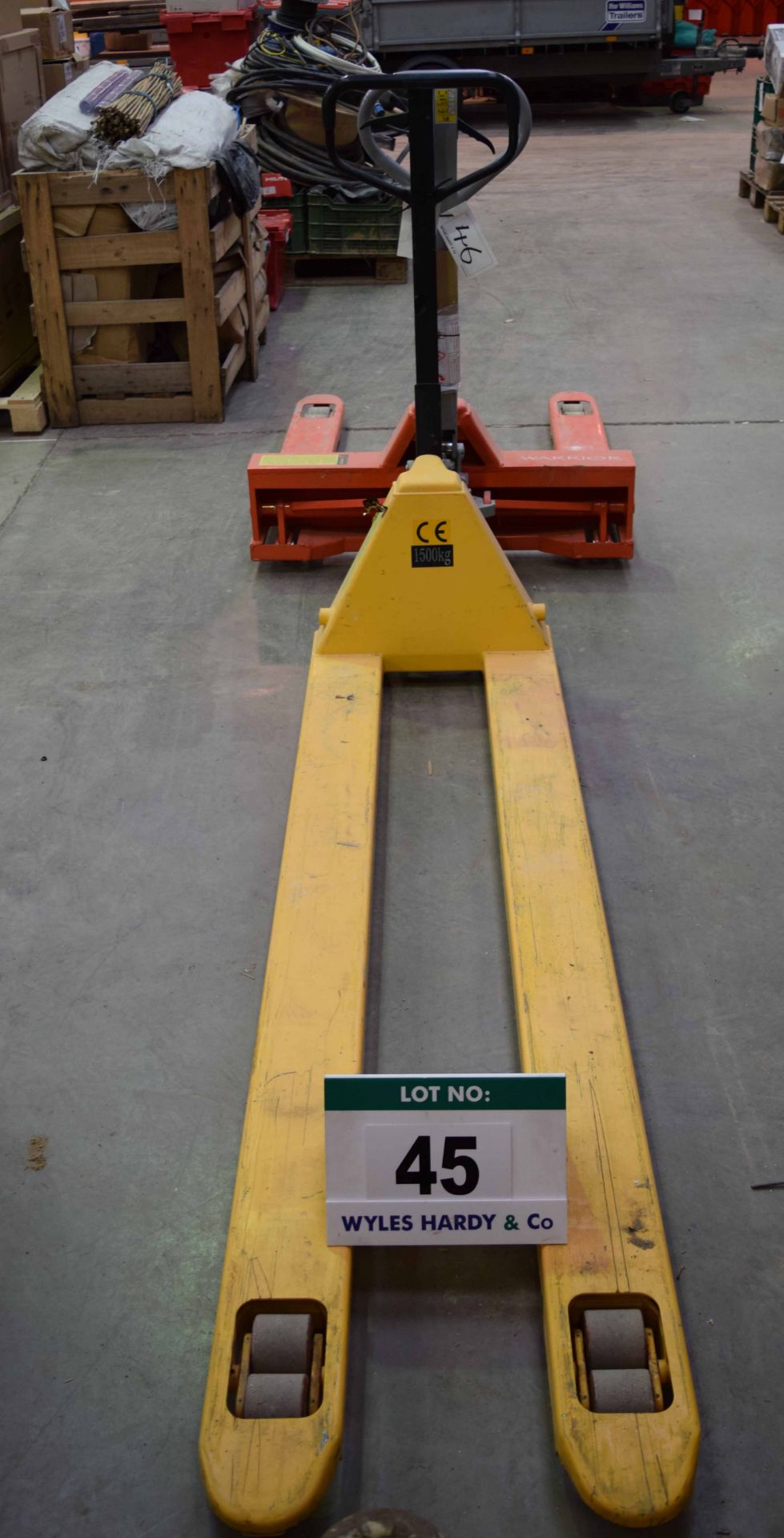 A 1500Kg Double Pallet Extended Manual Hydraulic Pallet Truck