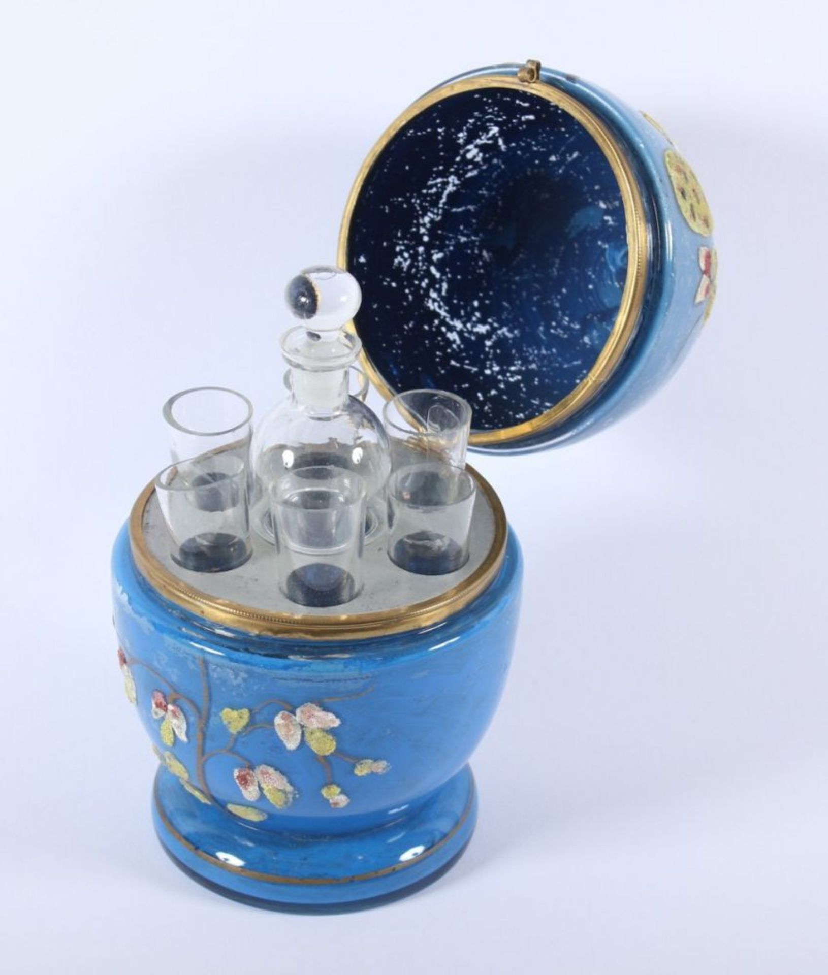 GLASEI MIT LIKÖRSET, farbloses Glas, innen blau überfangen (ber.), polychromer Pfauendekor, - Image 2 of 2