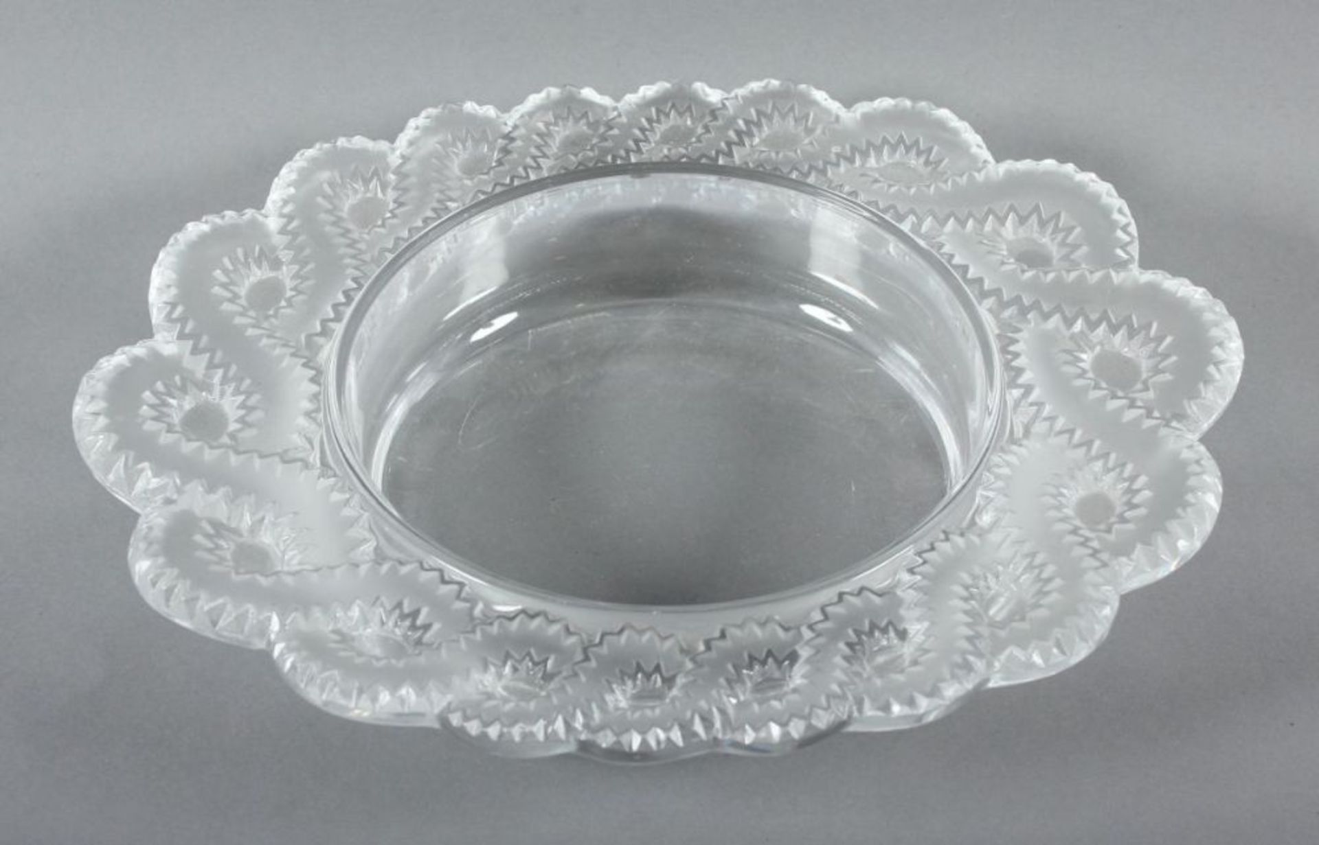 SCHALE, Kristall, Dm 31,5, am Boden sign. LALIQUE FRANCE, A.20.Jh. Start Price €0