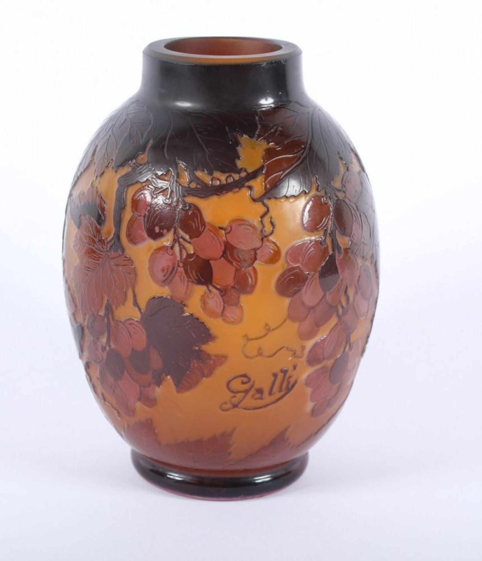 JUGENDSTIL-VASE, farbloses Glas, orangefarben hinterfangen, mehrfacher Überfang in Rosé- und - Image 2 of 2