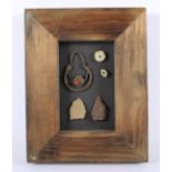 KONVOLUT AUSGRABUNGEN, bronzezeitliche Gegenstände: Spinnwirtel (aus Stein), Ohrring, zwei