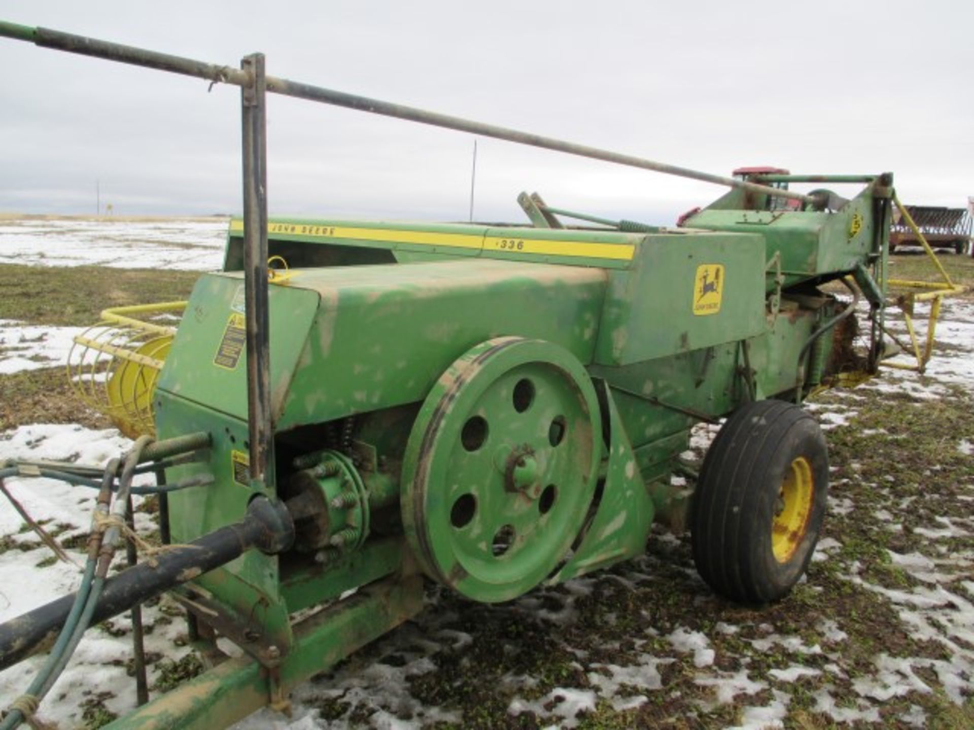 JD-336 square baler w/kicker, SN:389983E - Image 3 of 3