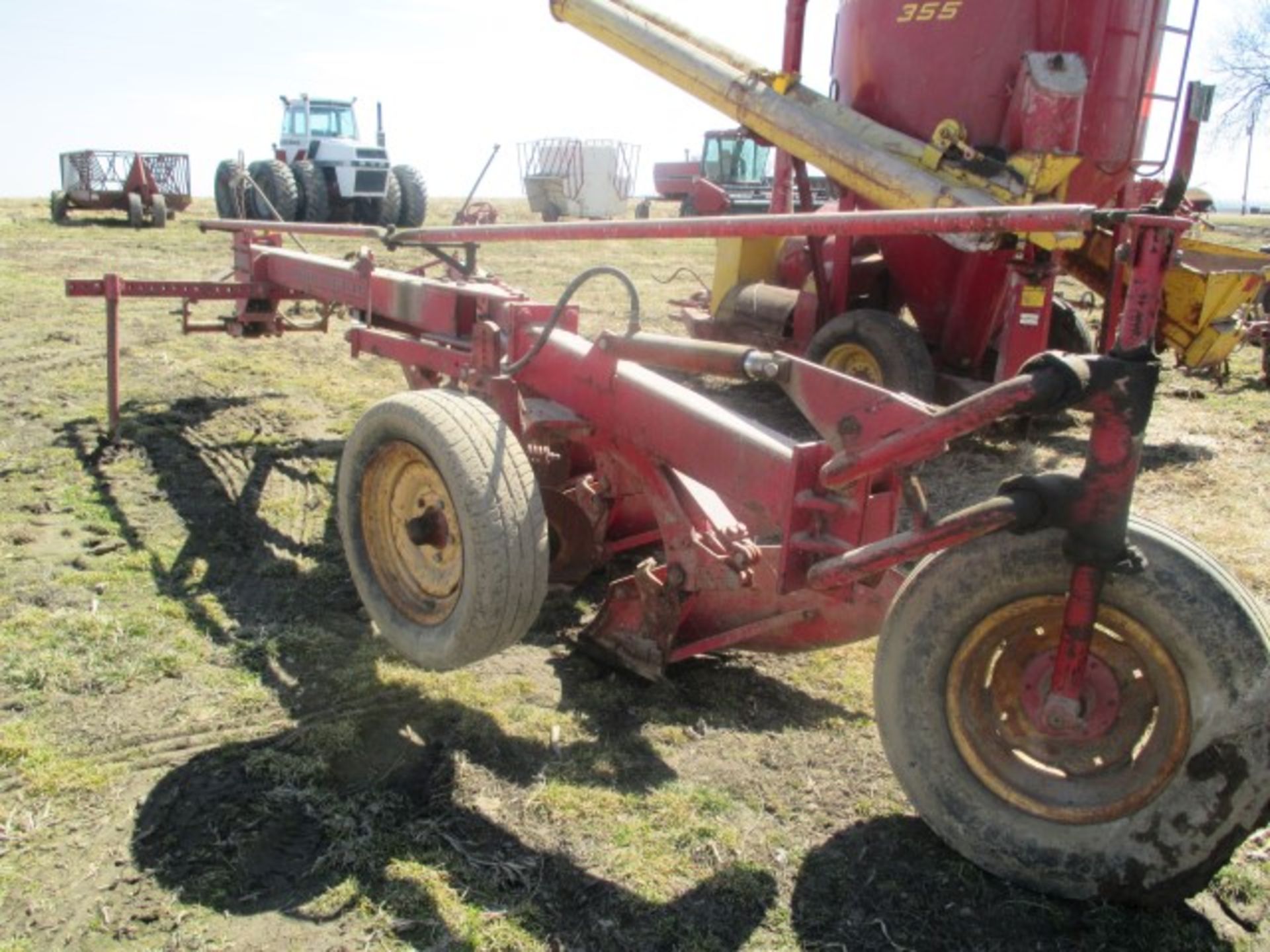 MF-880, 4-bottom plow, SN:1694001139 - Image 2 of 3