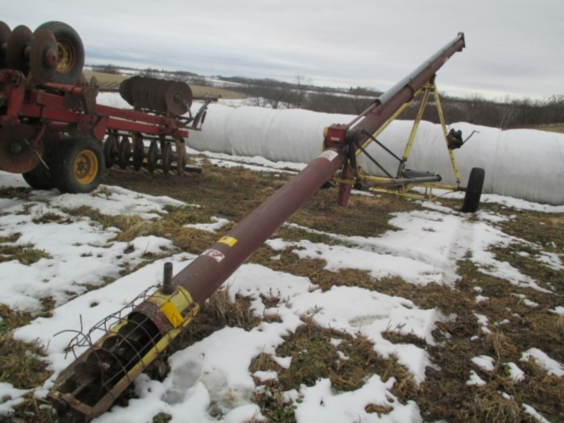 Farm King 8â€x40' auger on transport