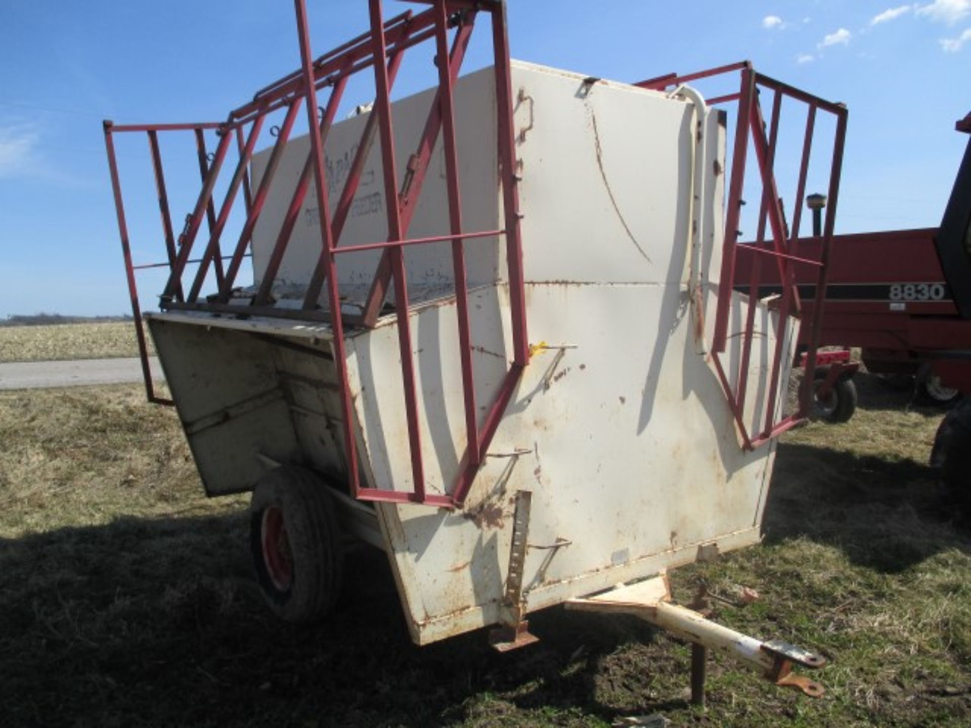 Apache calf creep feeder