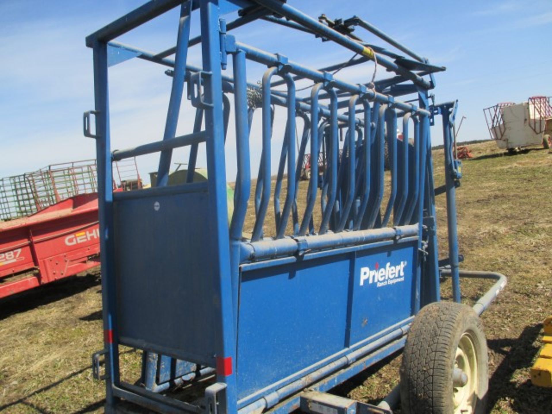 PrieFert portable squeeze chute, head gate - Image 3 of 3