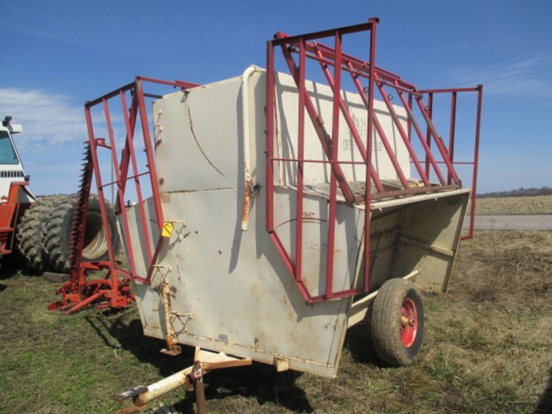 Apache calf creep feeder - Image 2 of 3