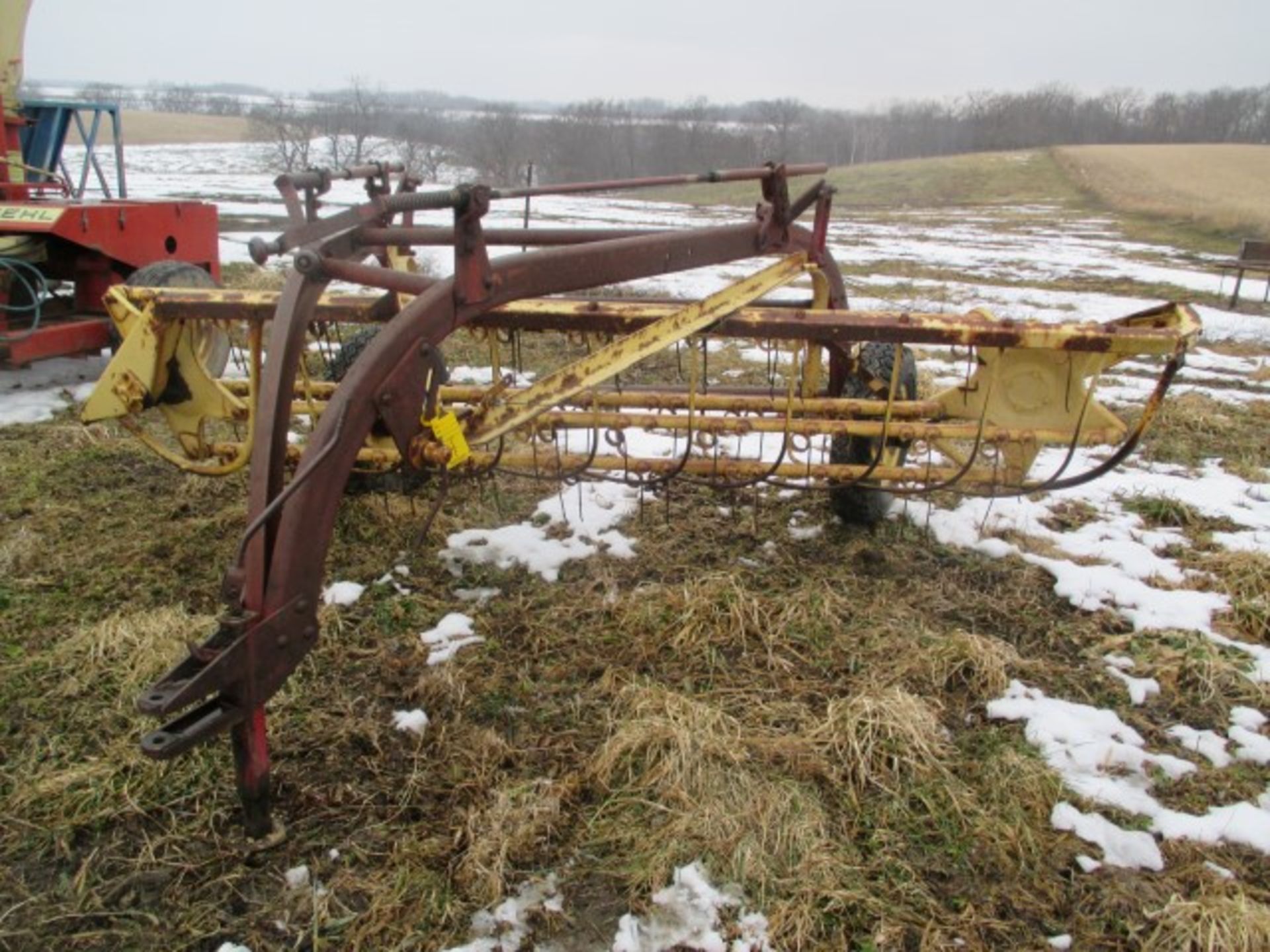 New Holland 256 hay rake