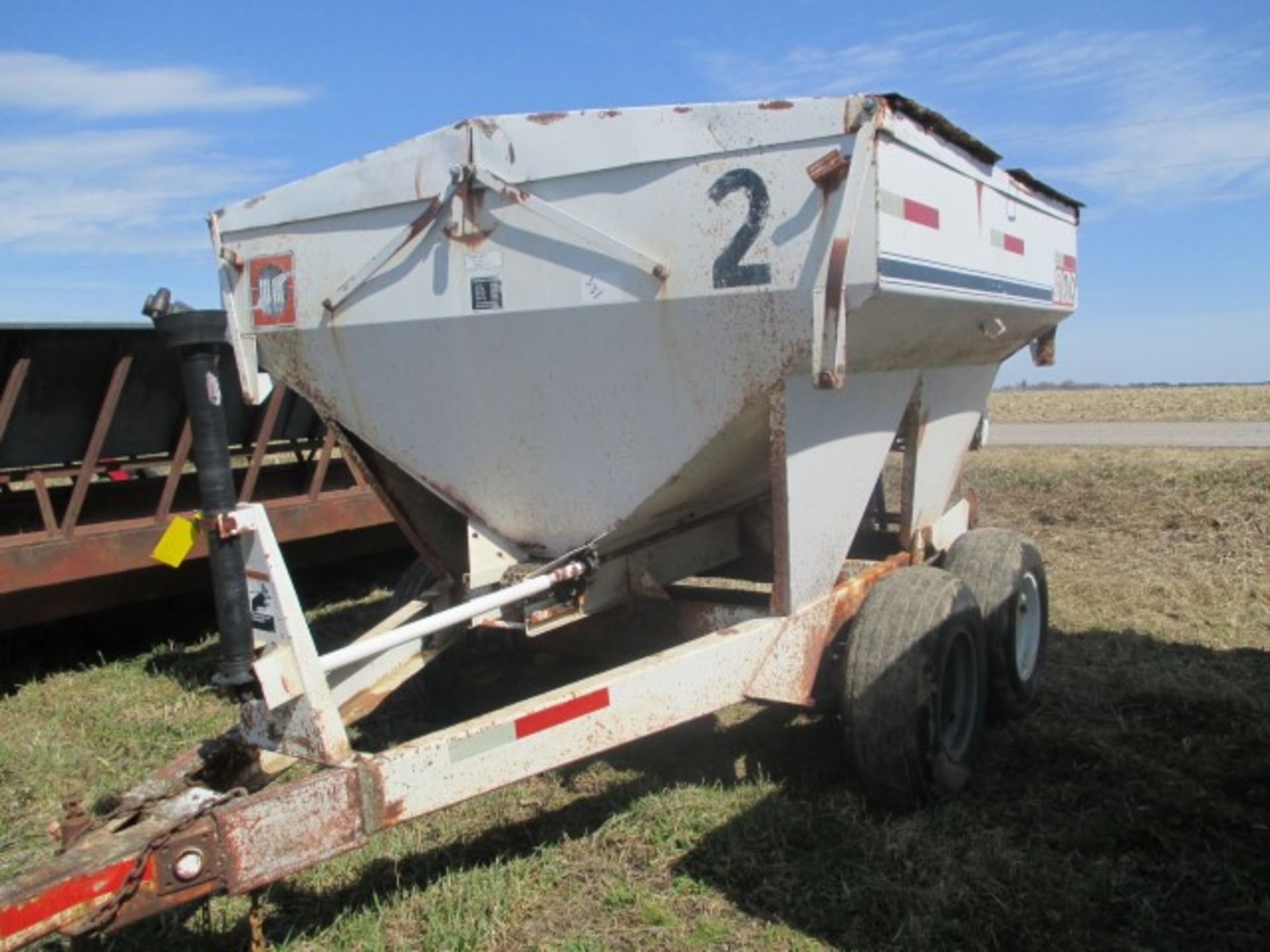 Tandem axle pto drive fertilizer spreader