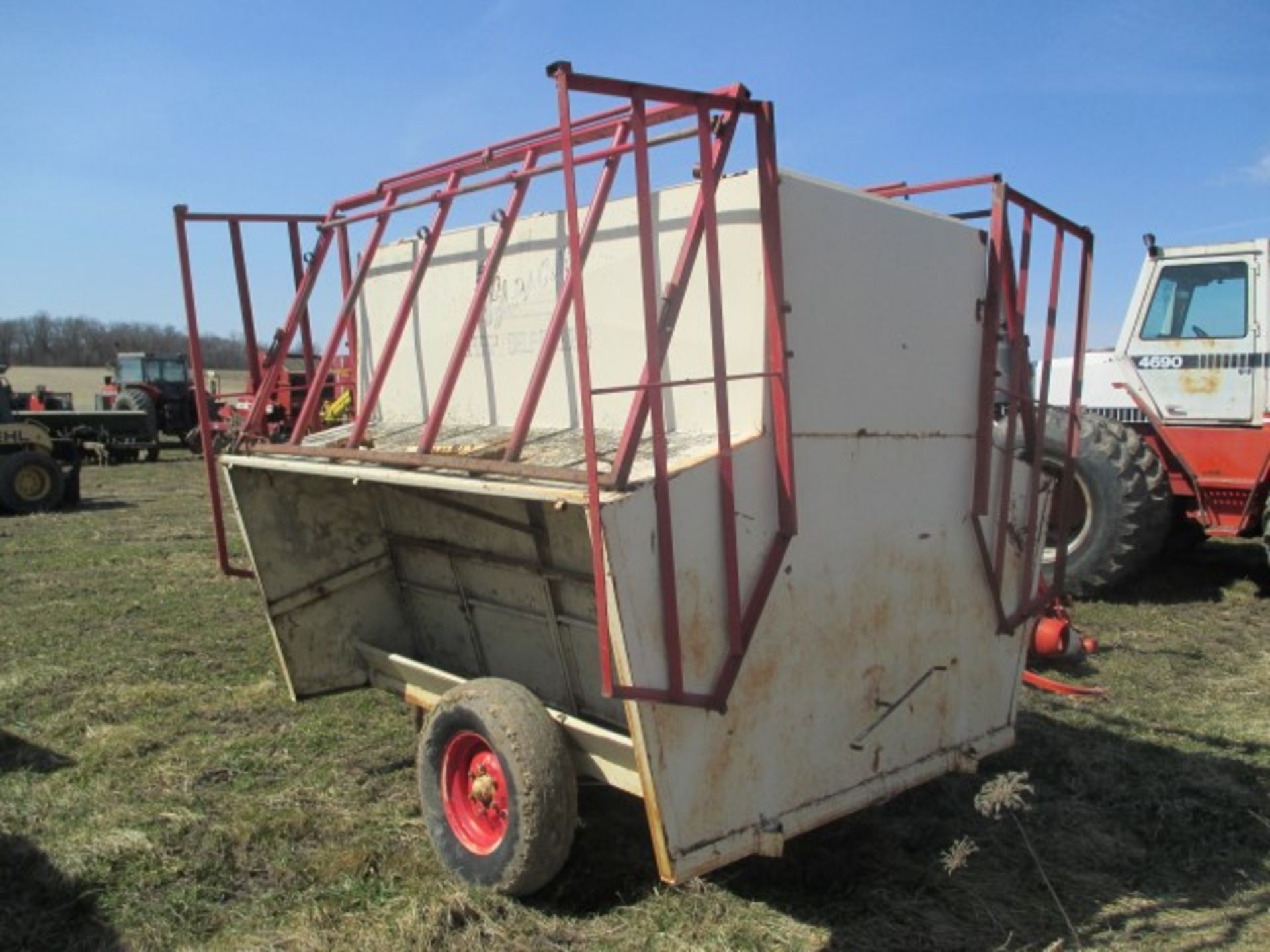 Apache calf creep feeder - Image 3 of 3