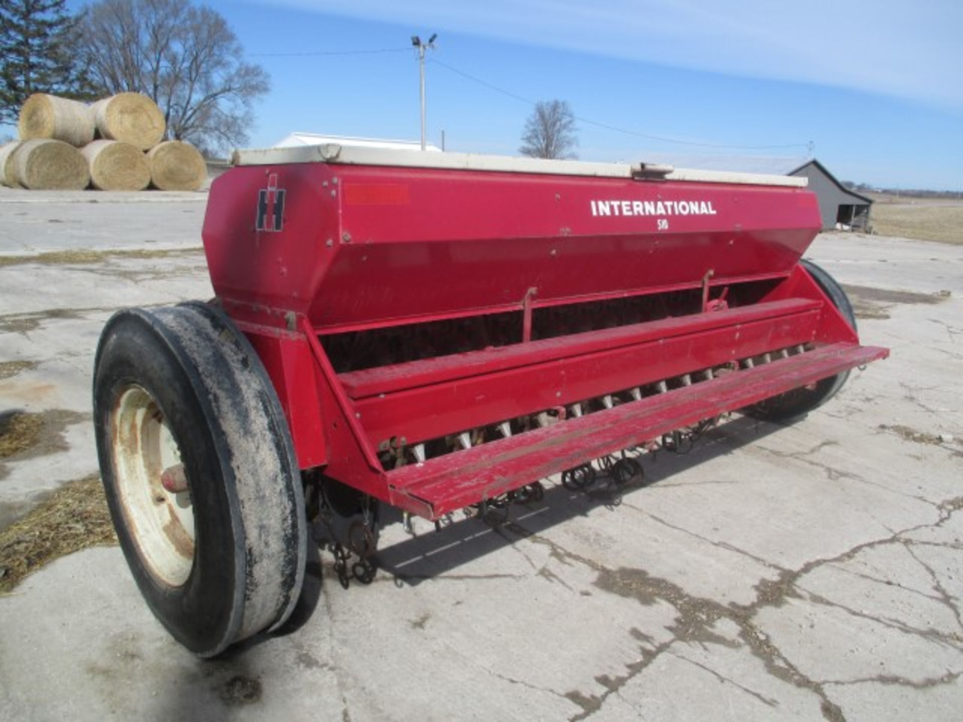 IH-5100 grain drill - Image 2 of 5