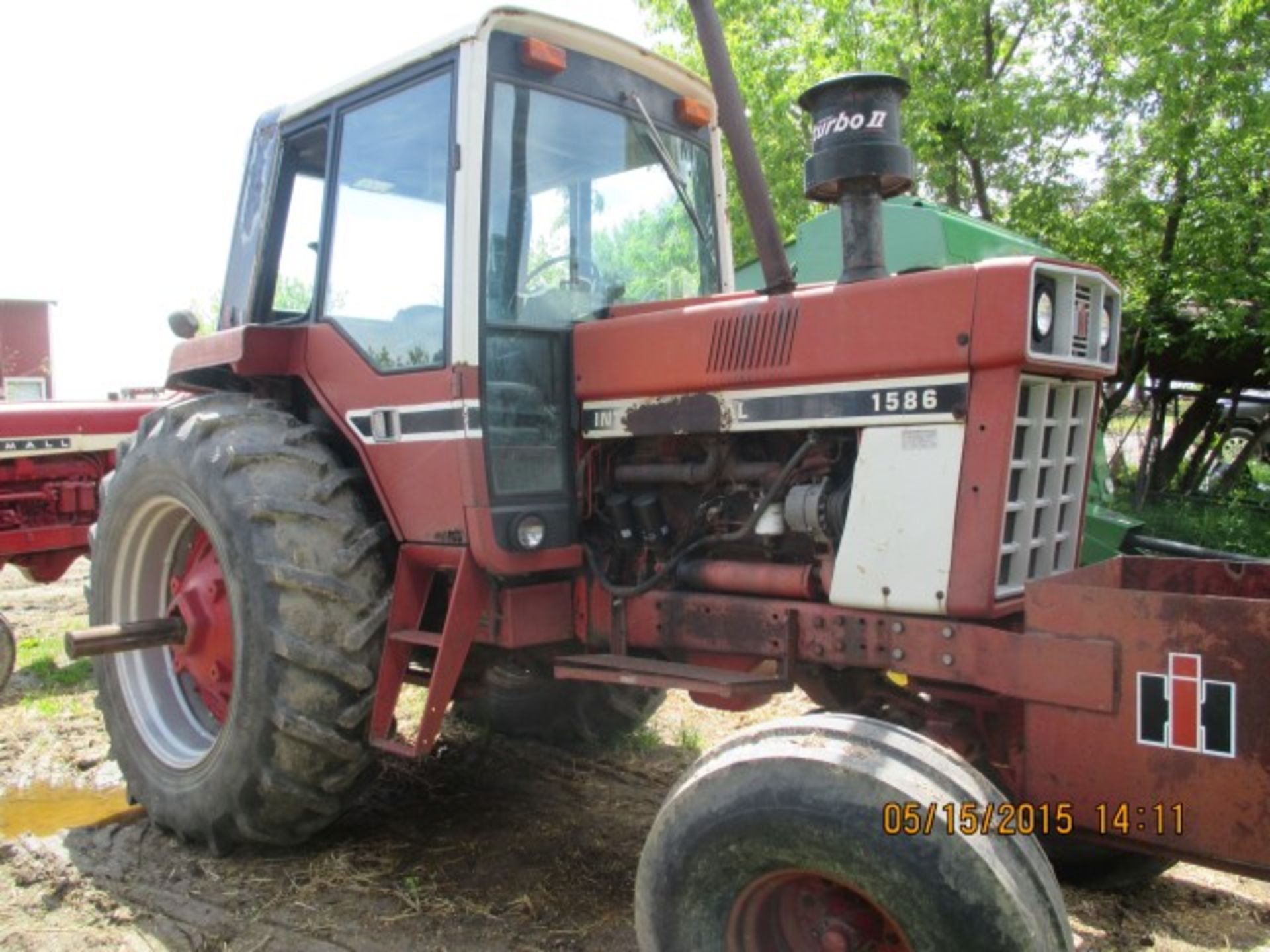 IH 1586, cab, wf, pto, 20.8-38 rubber, 5697-hrs on meter, turbo has oil leak, window out of cab - Image 2 of 3