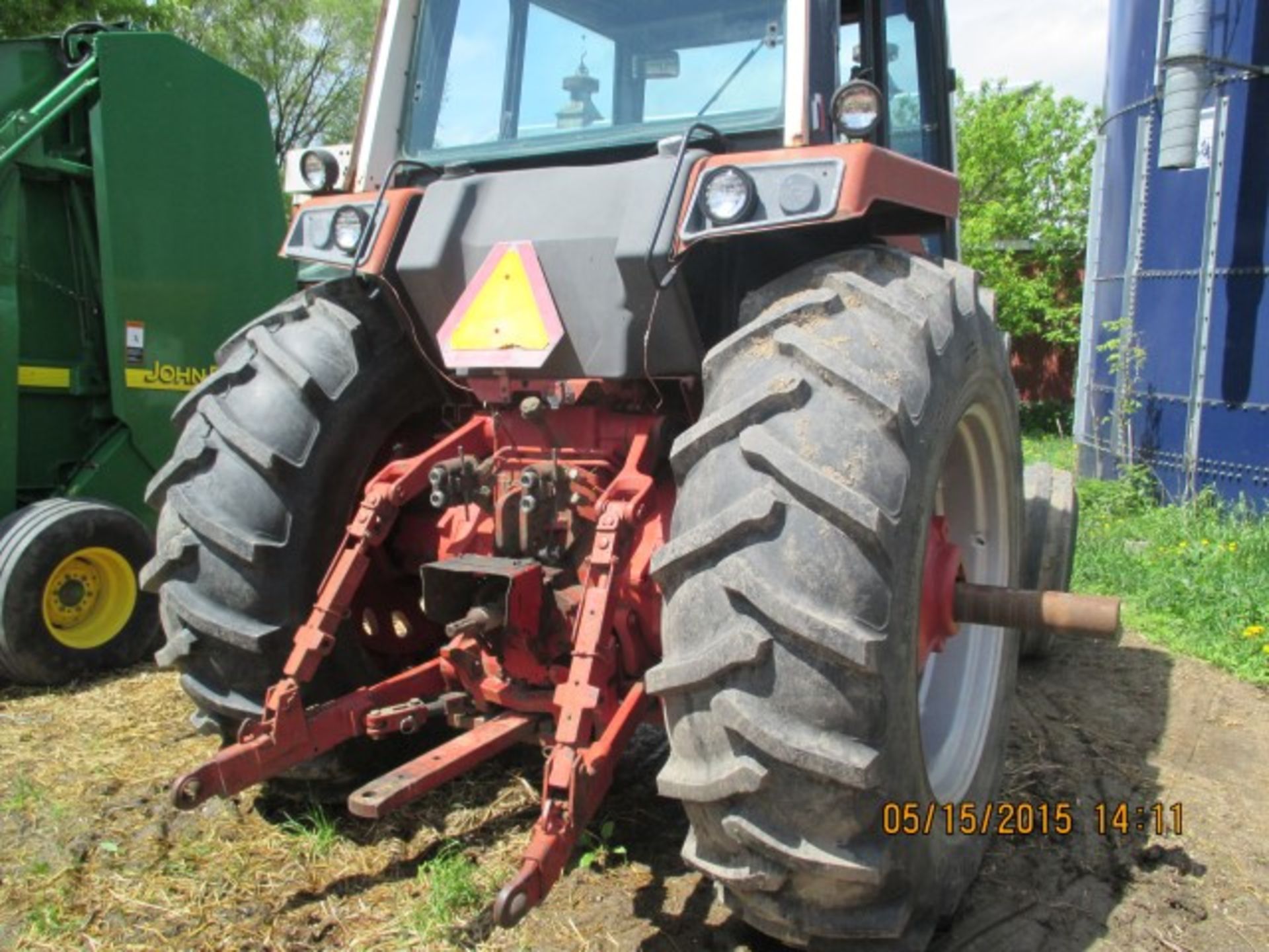 IH 1586, cab, wf, pto, 20.8-38 rubber, 5697-hrs on meter, turbo has oil leak, window out of cab - Image 3 of 3