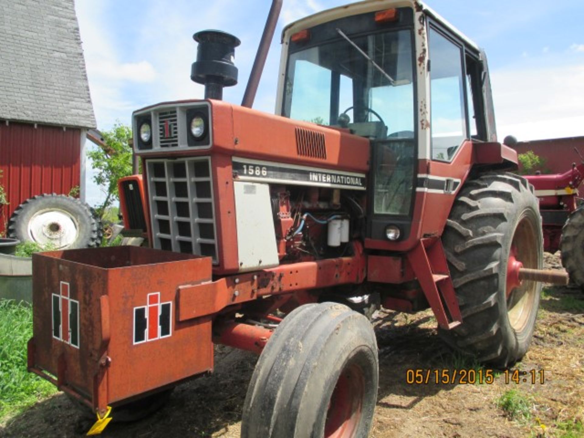 IH 1586, cab, wf, pto, 20.8-38 rubber, 5697-hrs on meter, turbo has oil leak, window out of cab