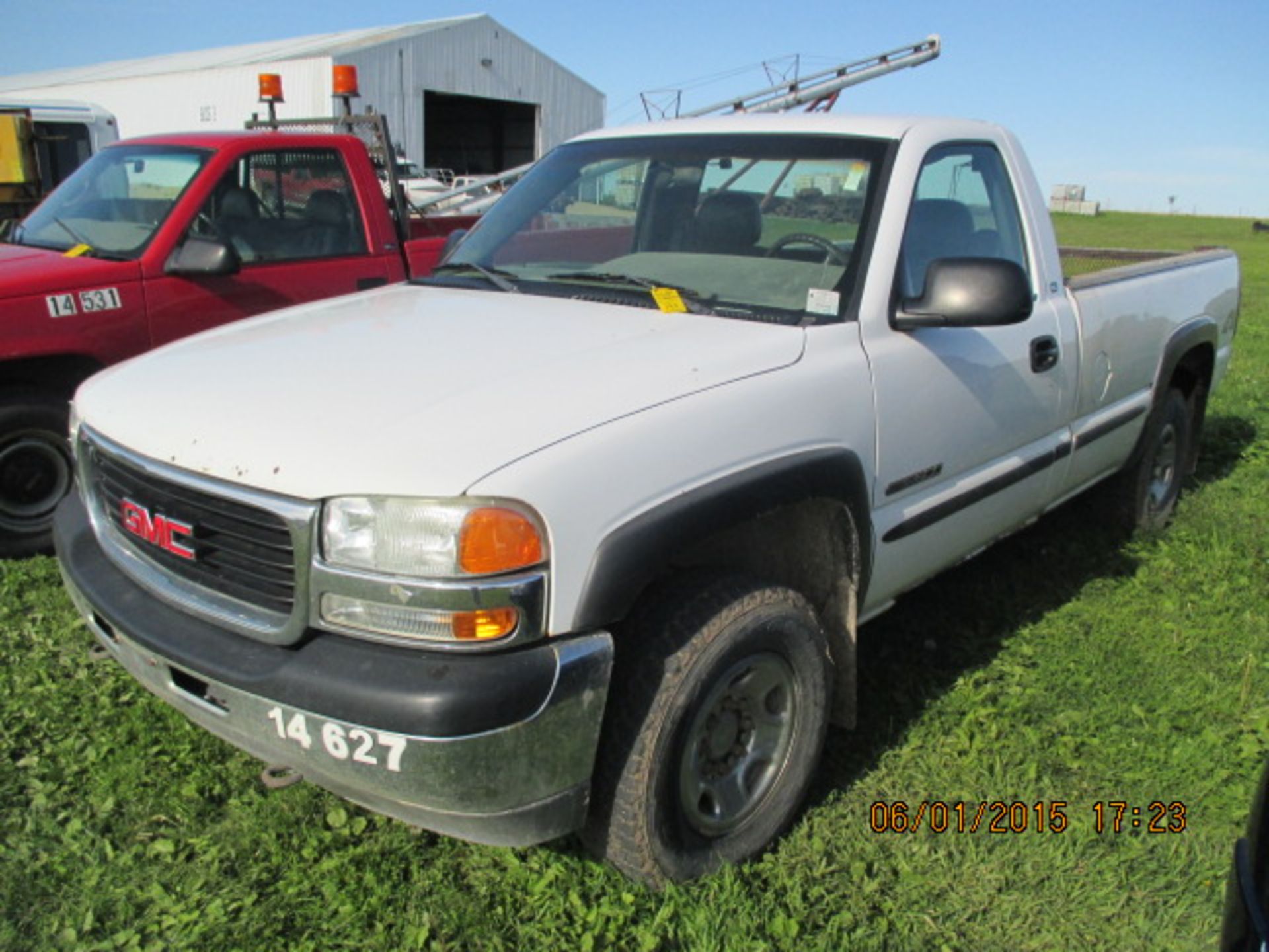 2000 GMC 2500, 4x4, reg cab, auto, 240,514 miles, VIN:1GTGK24U2YE273537