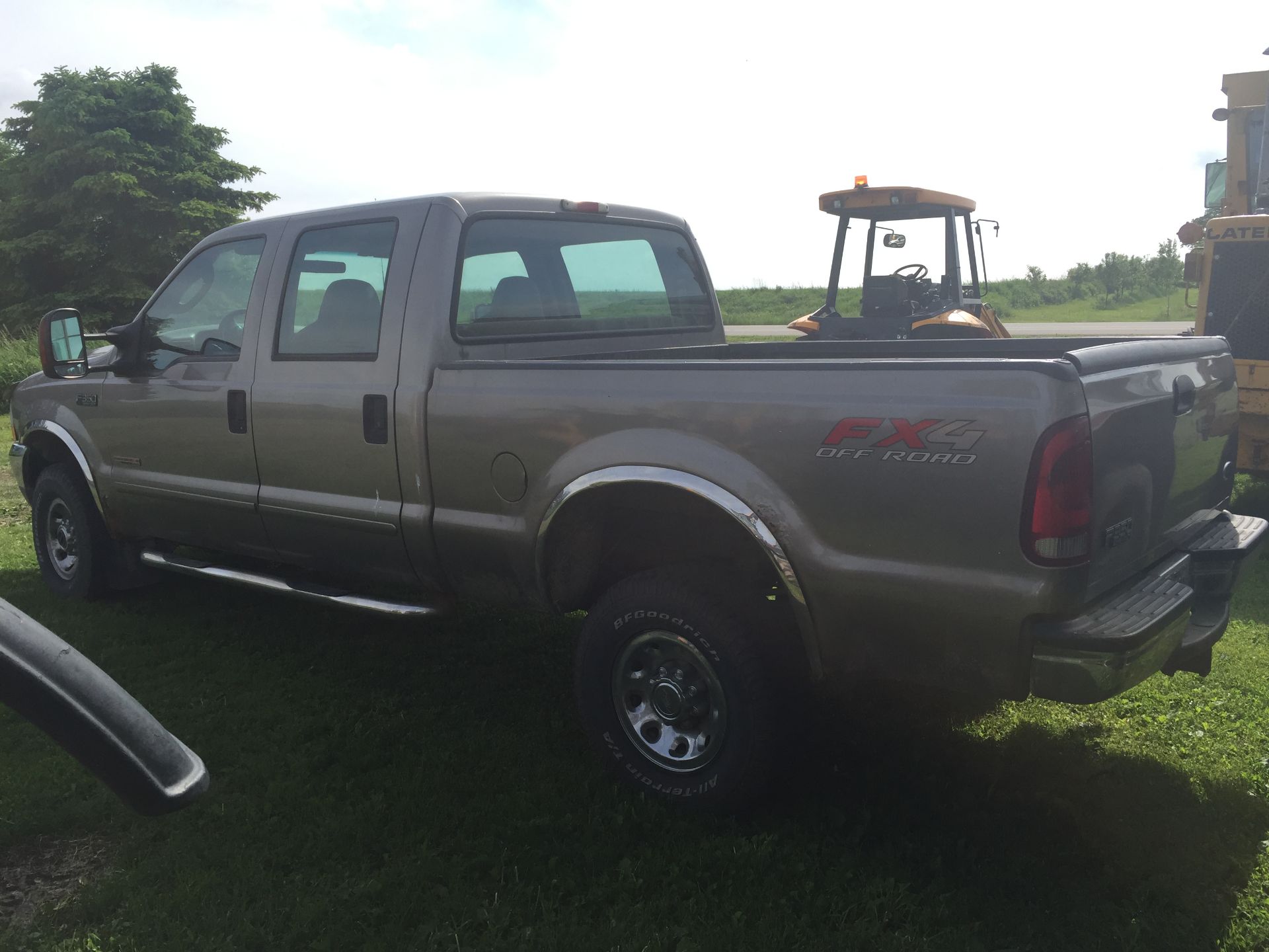 2003 Ford F350 Super Duty XLT Crew Cab 4x4 6.0 Diesel - Image 2 of 12