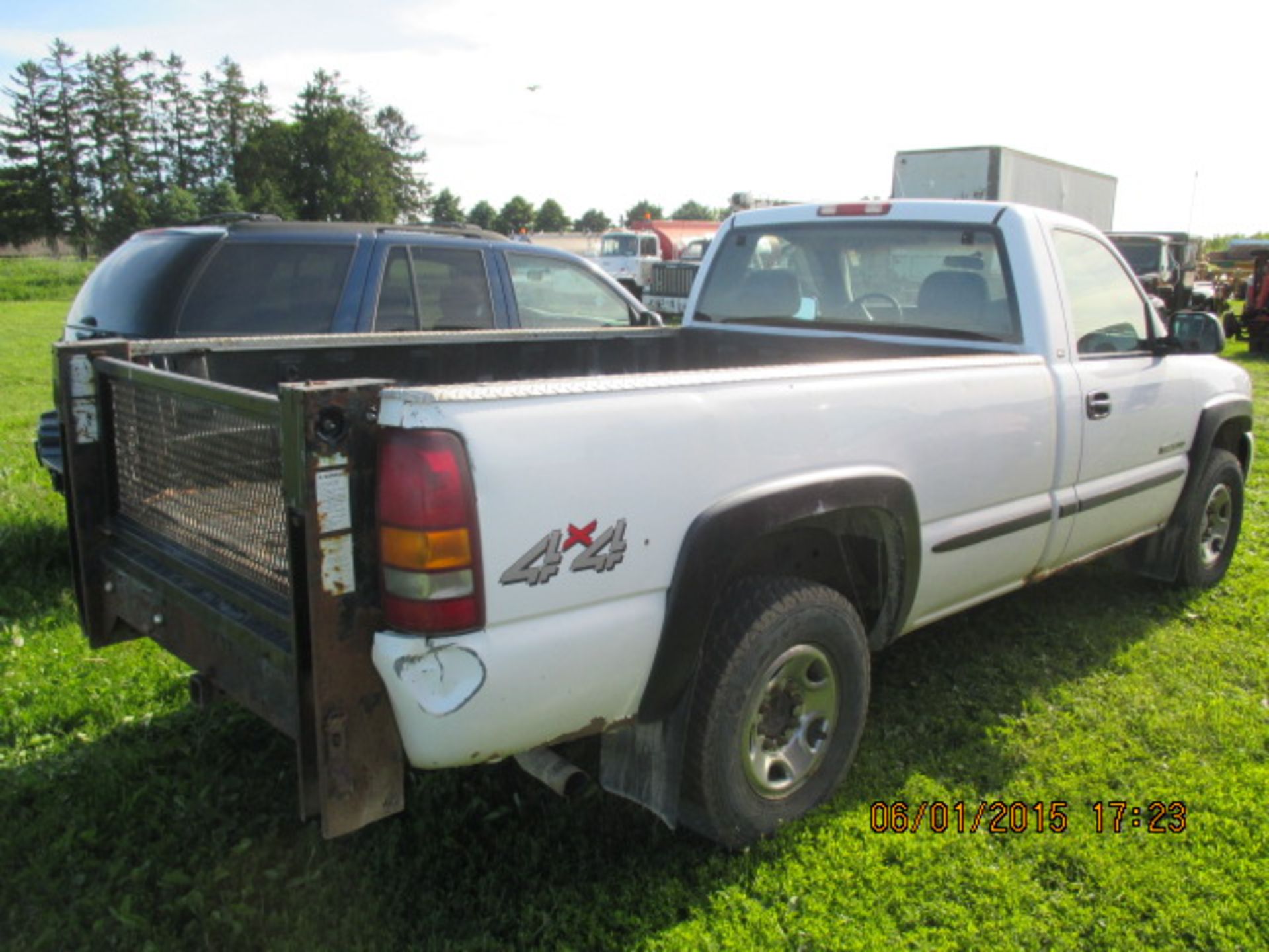 2000 GMC 2500, 4x4, reg cab, auto, 240,514 miles, VIN:1GTGK24U2YE273537 - Image 3 of 13