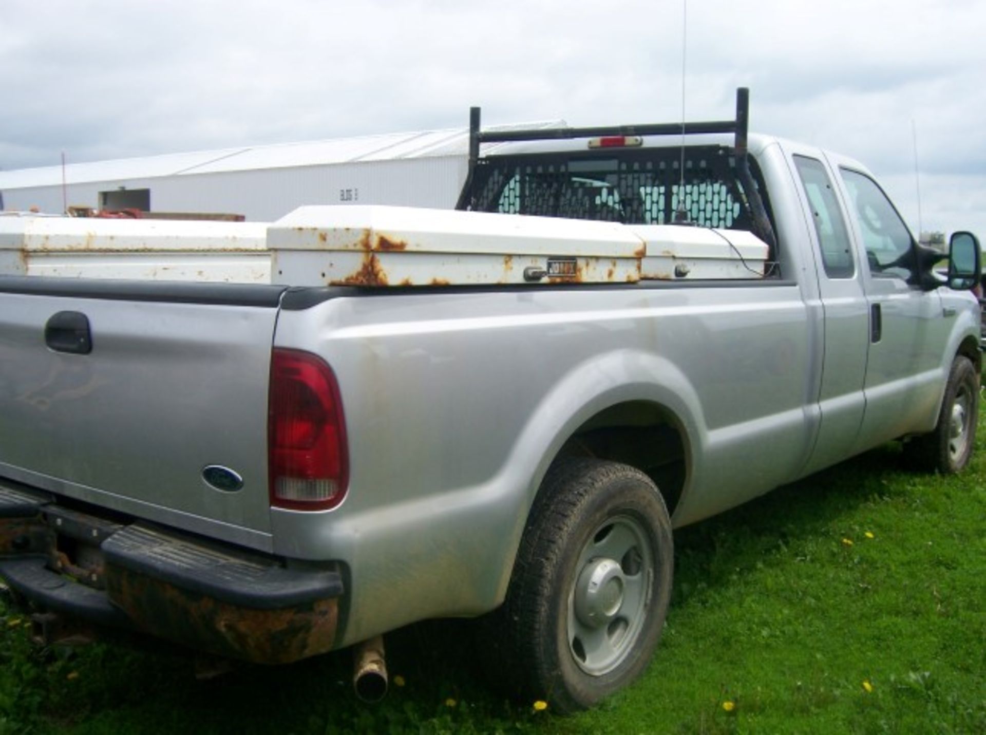 2005 Ford F-350 XL, Super Duty, ext cab, 4x2, 183,113-miles, w/mtd toolboxes, VIN:1FTSX30515EC46518 - Image 2 of 3