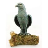 Bronzefigur "Greifvogel Milan"  Detailliert gearbeitete Bronzefigur eines Milans. Mit Patina. Auf