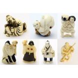 Netsuke 7 Stk. - Japan 19. Jh.  u.a. Elfenbeinfigur eines Mannes, am Boden sitzend mit Teekanne