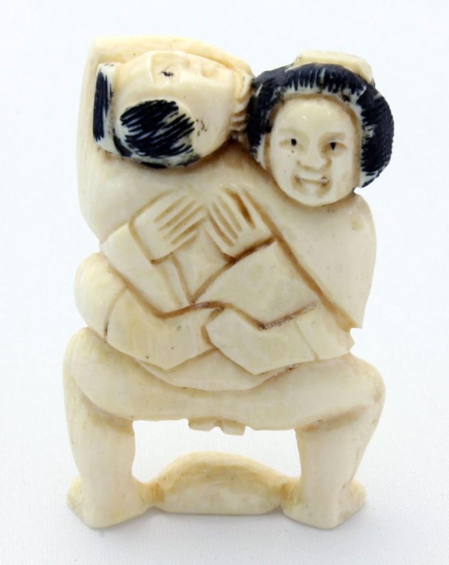 Netsuke 7 Stk. - Japan 19. Jh.  u.a. Elfenbeinfigur eines Mannes, am Boden sitzend mit Teekanne - Bild 6 aus 17