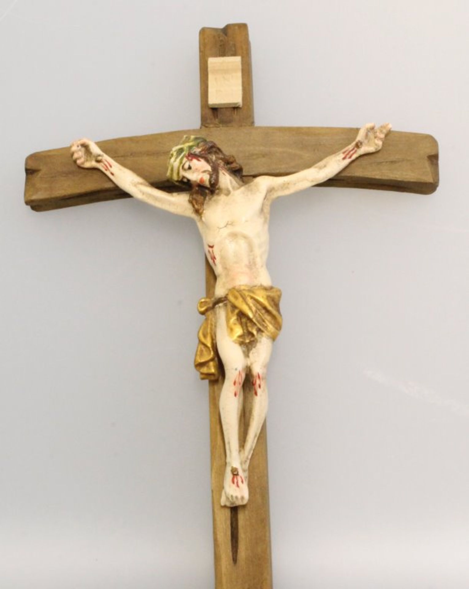 2 Corpus ChristiBeide Kruzifixe gefasst und vollplastisch geschnitzt. Dreinageltypus, - Bild 2 aus 3