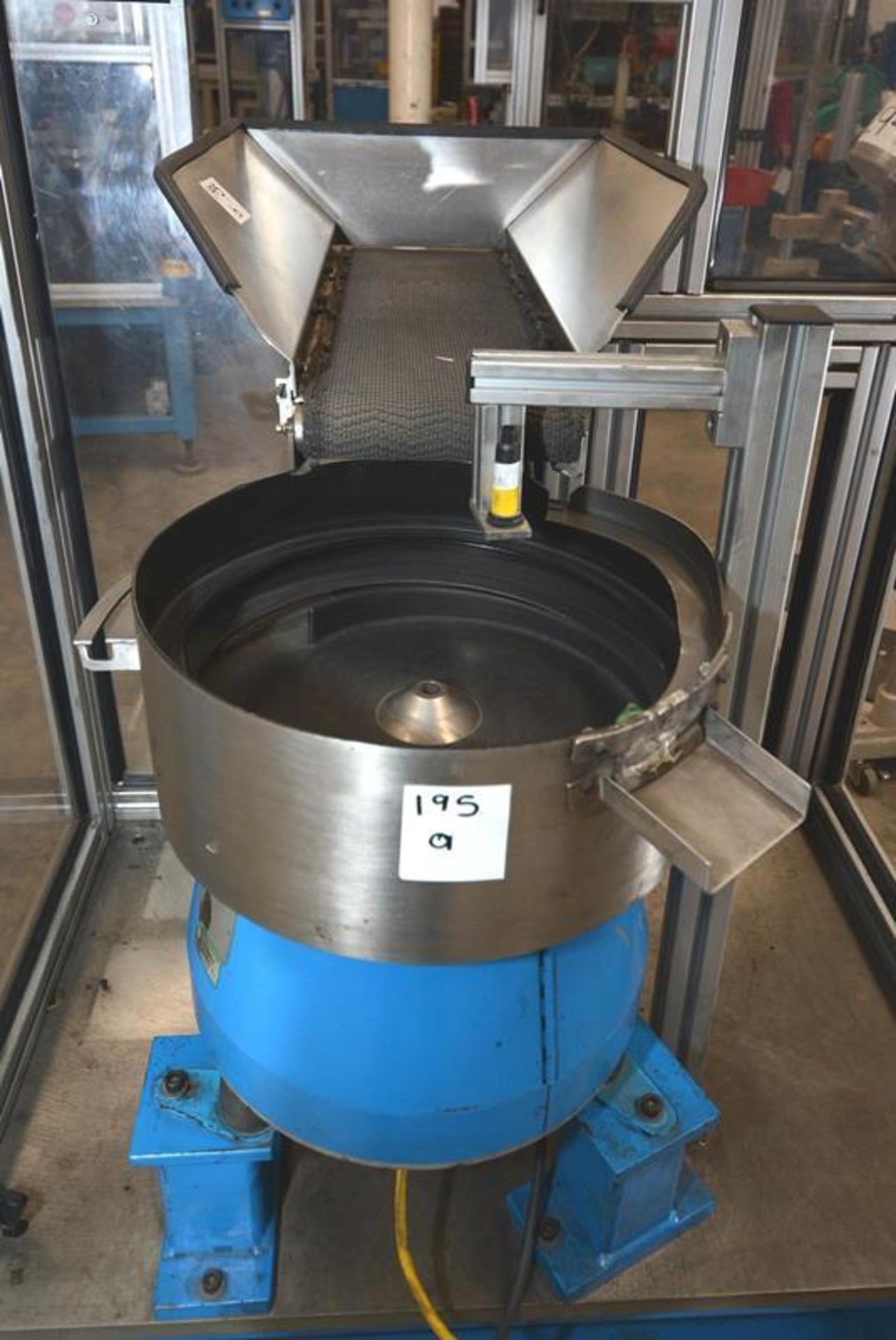 Equipment: Bowl, table with bowl and conveyor. Brand: N/A. Model: N/A. Year: N/A. Serial Number: N/ - Image 11 of 19
