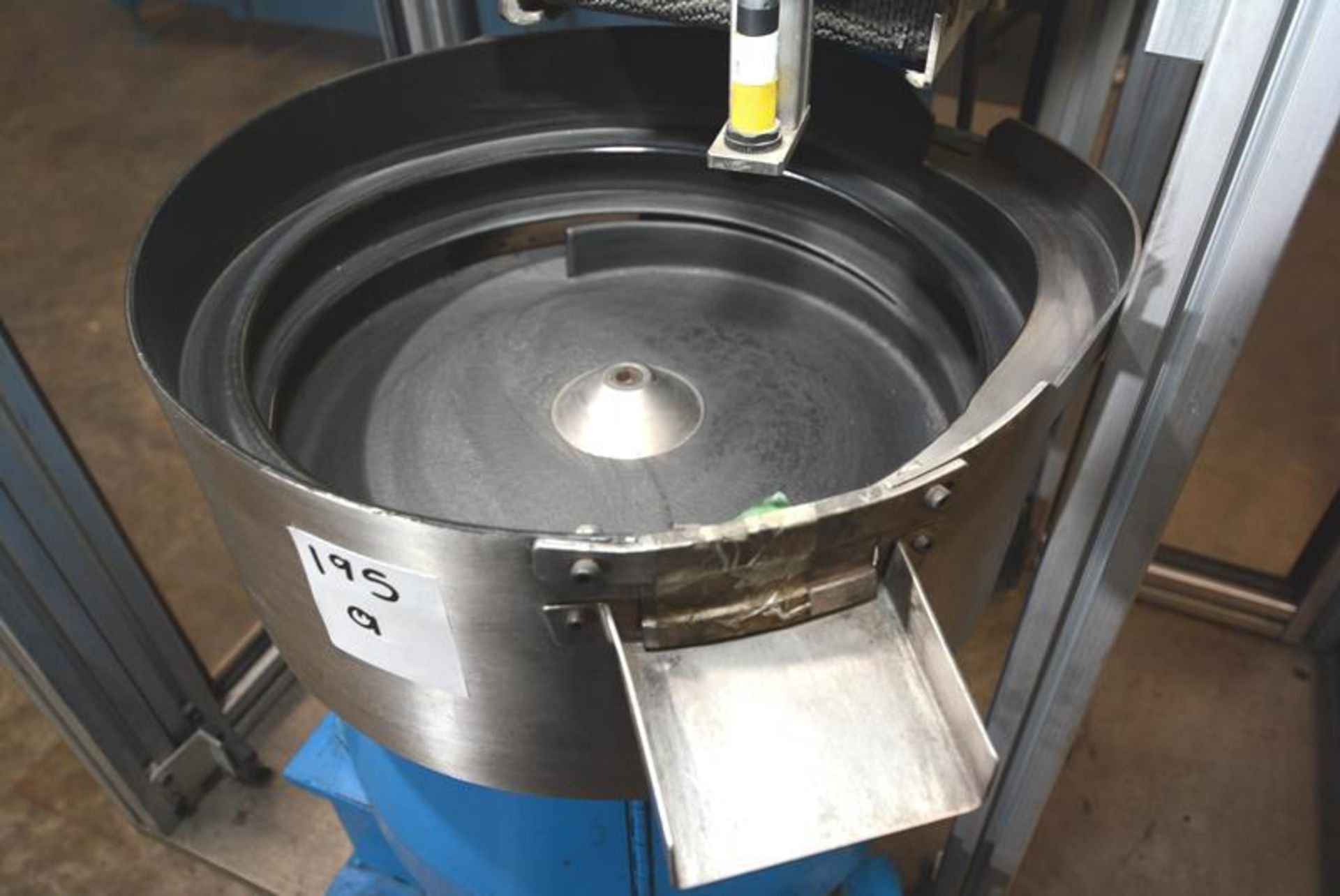 Equipment: Bowl, table with bowl and conveyor. Brand: N/A. Model: N/A. Year: N/A. Serial Number: N/ - Image 14 of 19