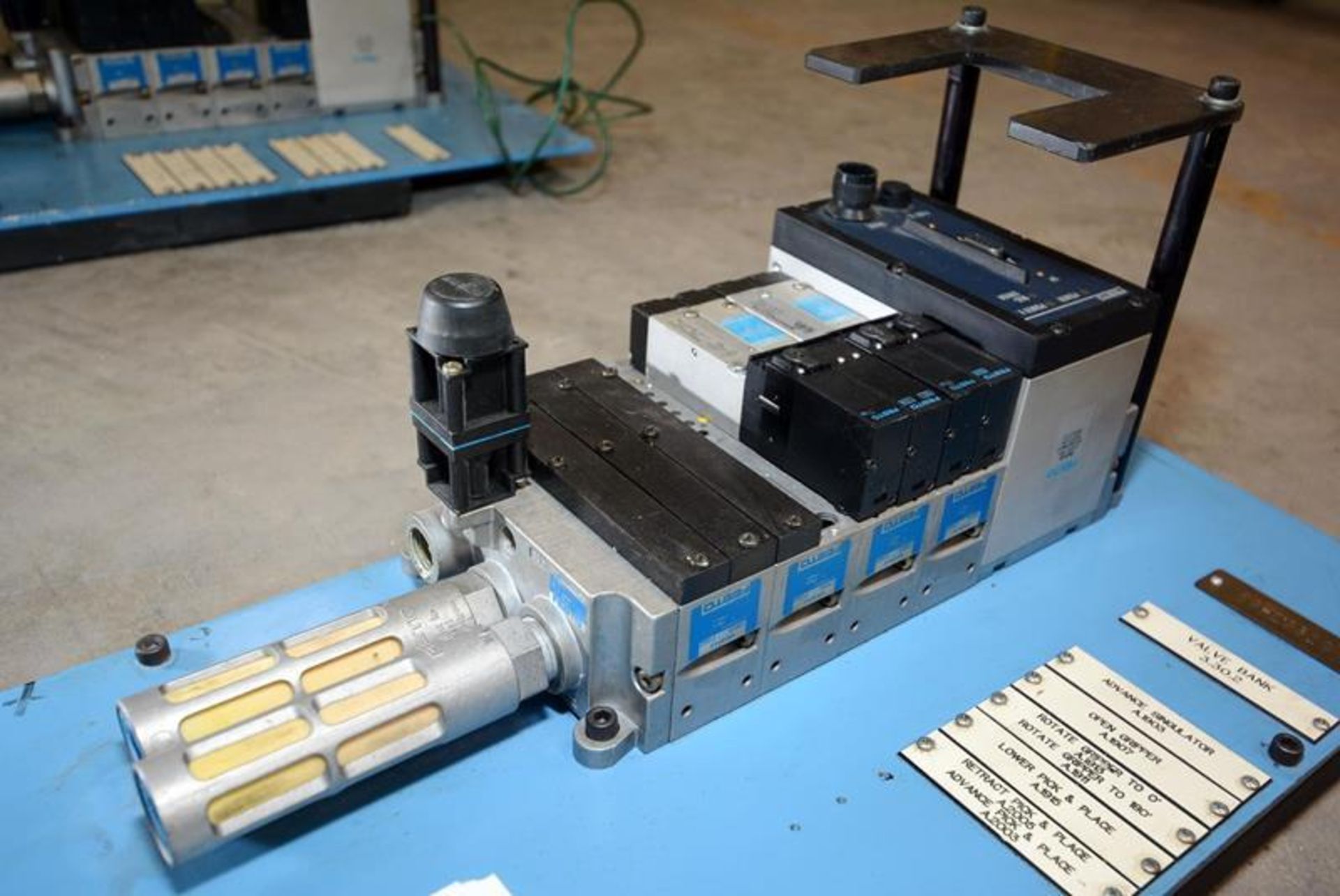 I/O's, valve bench for profibus comunication. Brand: FESTO. Model: IFB13-03. Year: N/A. Serial