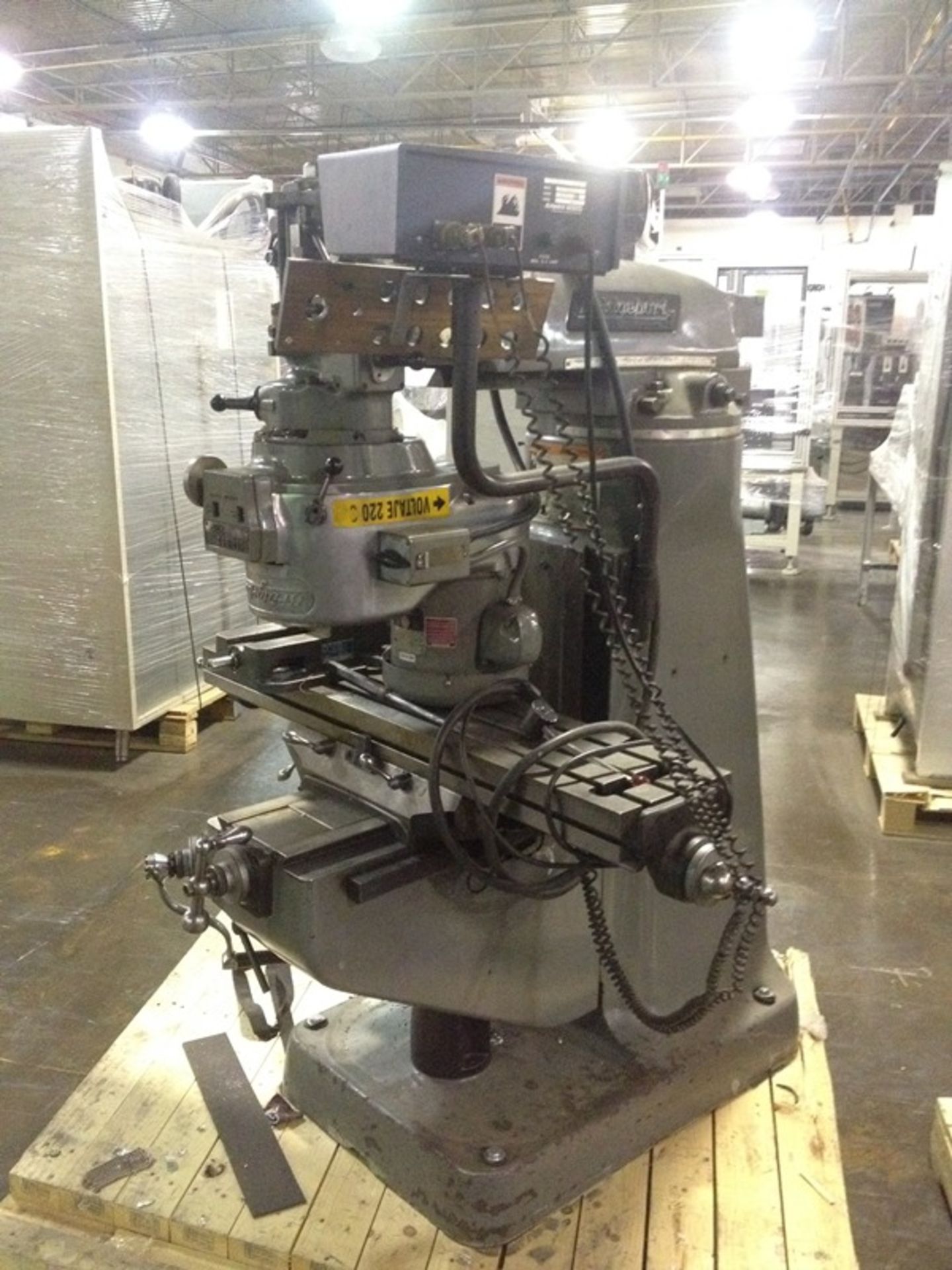 2HP Milling Machine, Brand: Bridgeport, Series: 2J 123204-2. Condition: Good, Location: Cd. Juarez - Image 4 of 20