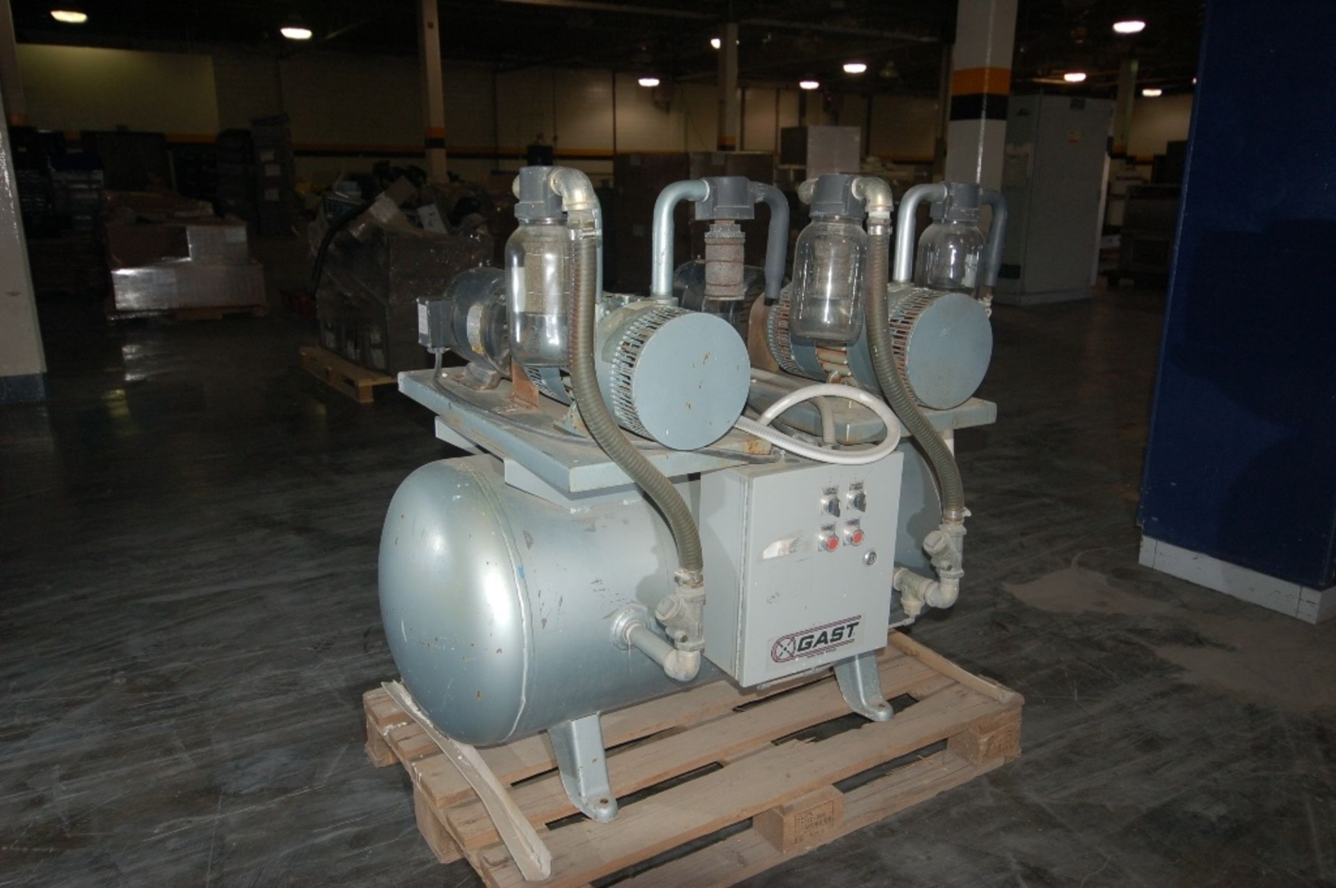 Vacuum / Compressor - Image 3 of 5