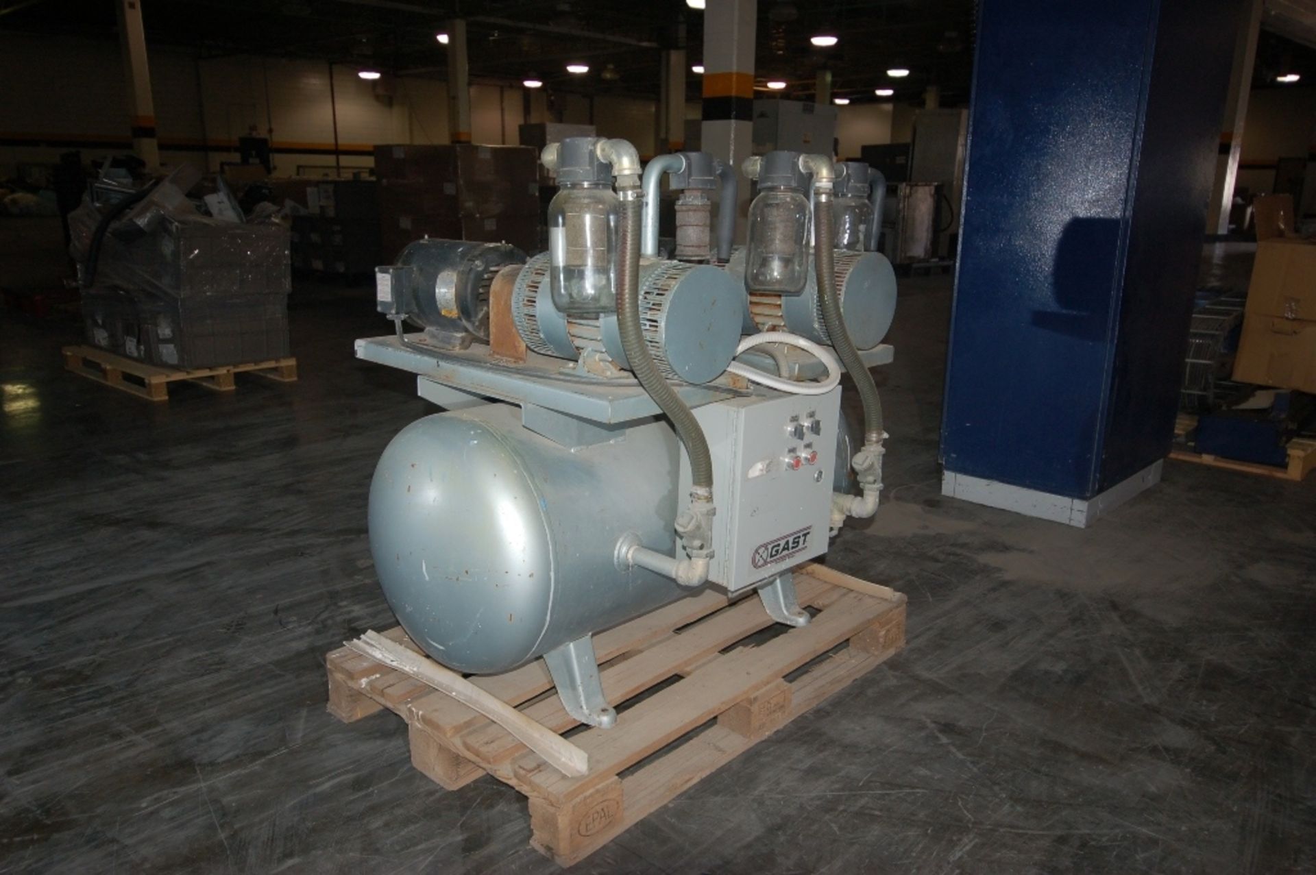 Vacuum / Compressor - Image 4 of 5