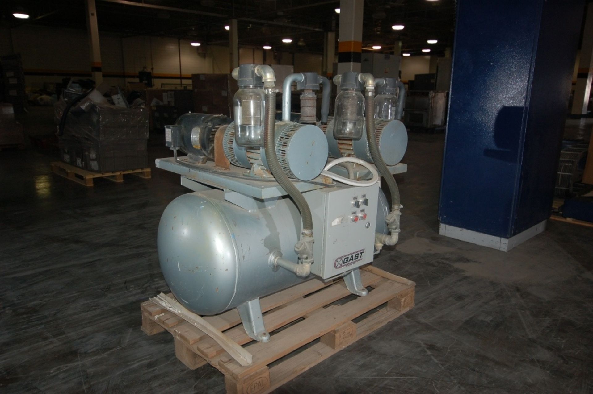 Vacuum / Compressor - Image 5 of 5