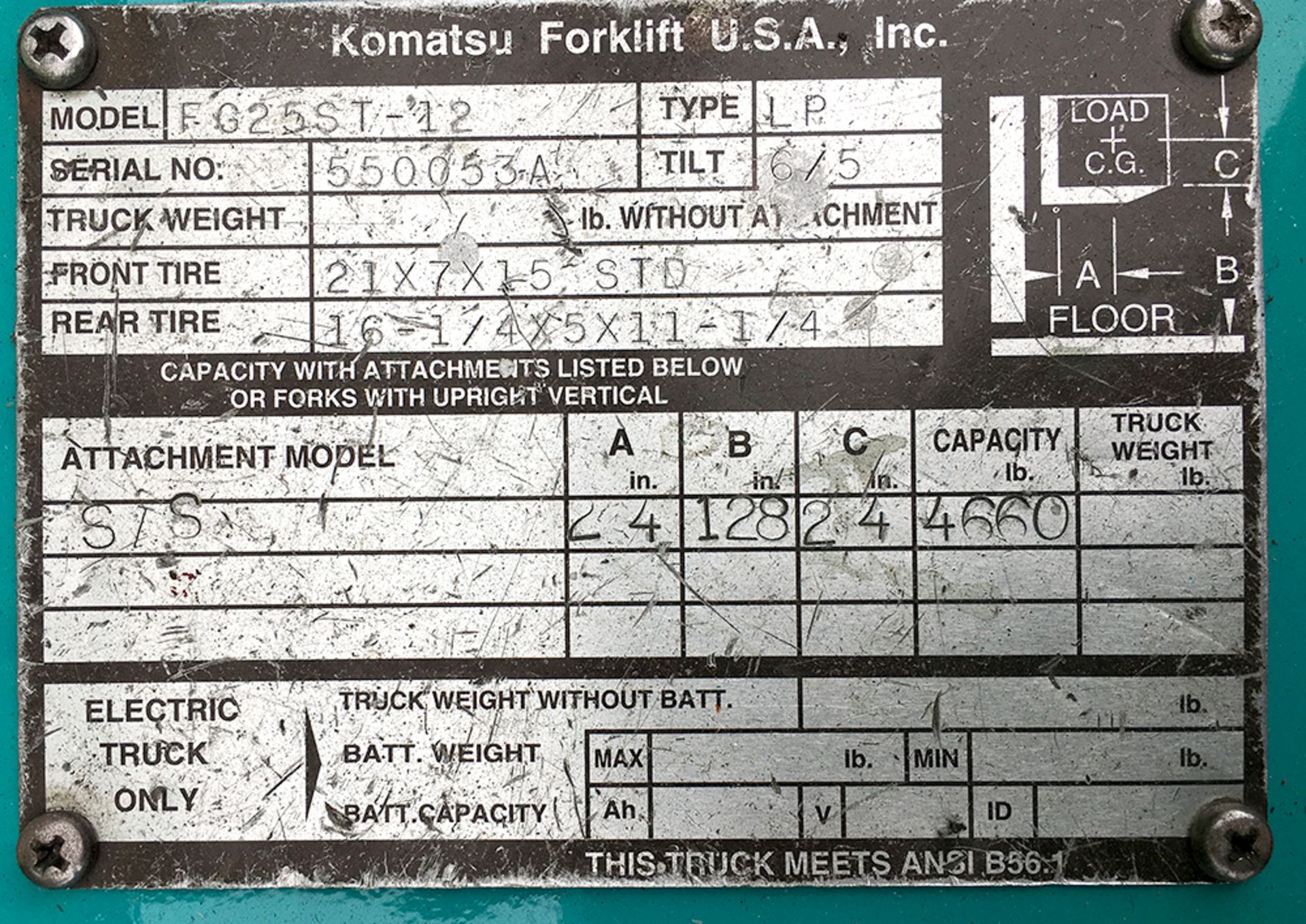 NICE!! KOMATSU 4,660lb LPG 2 STAGE FORKLIFT WITH 42" FORKS & SIDE SHIFT - Image 5 of 10