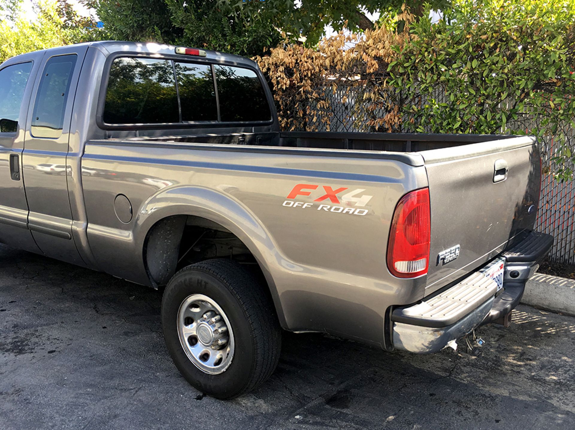 2003 FORD 250 SUPER DUTY LARIAT SUPER CAB 6.8L V10EFI PICKUP TRUCK - Image 6 of 17