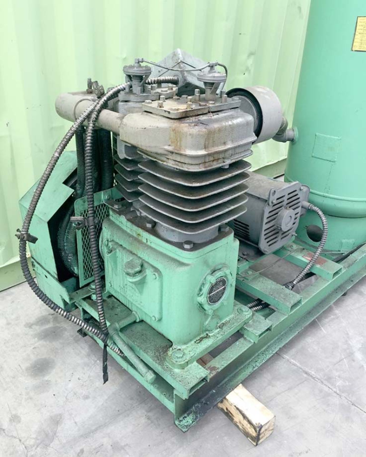 NICE! CURTIS C98 25hp AIR COMPRESSOR w/ TWIN 120GAL TANK - Image 5 of 6